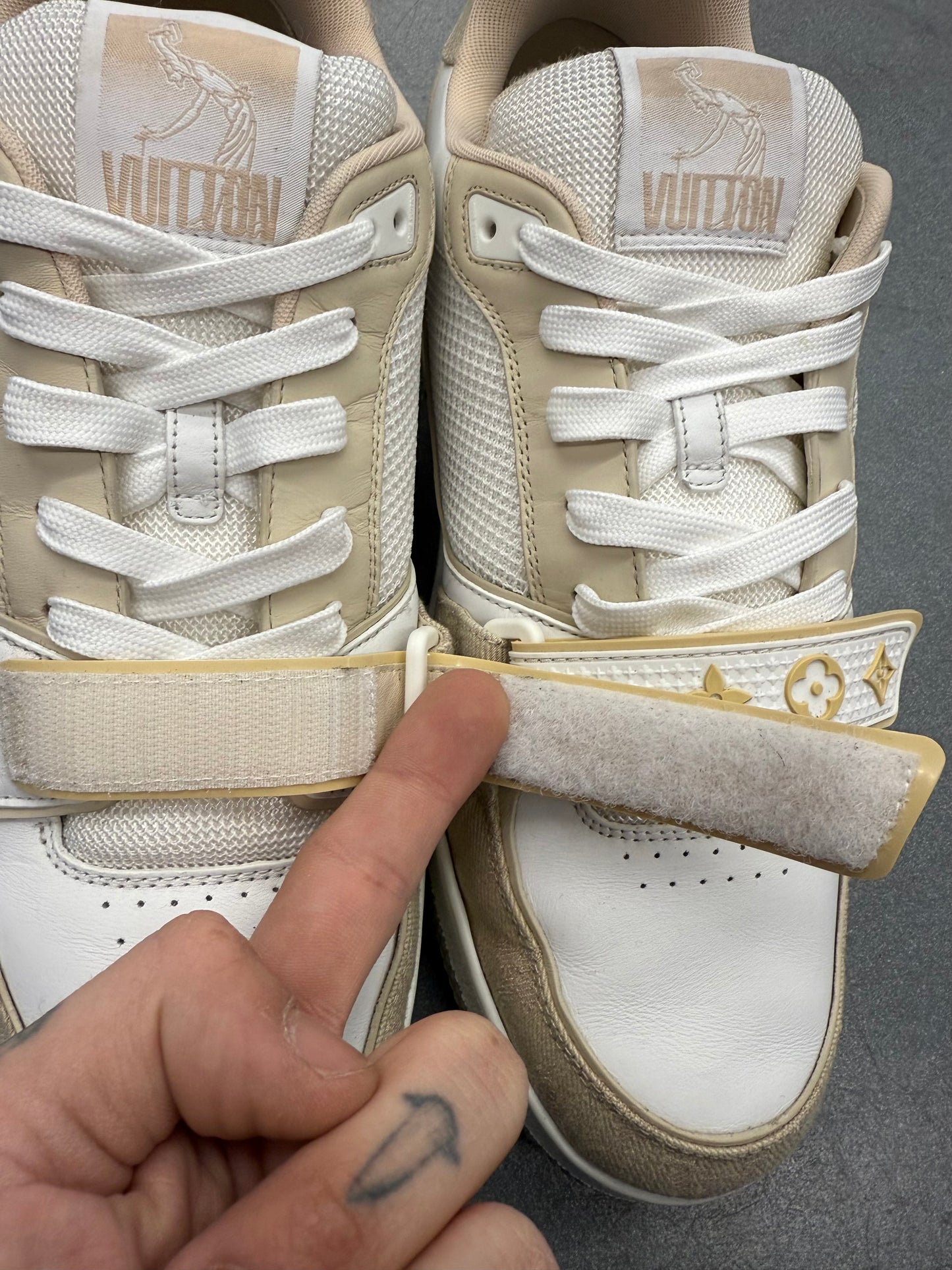 US 9.5 LV 8 LOUIS VUITTON LV TRAINER LOW 'VELCRO STRAP' BEIGE MONOGRAM
