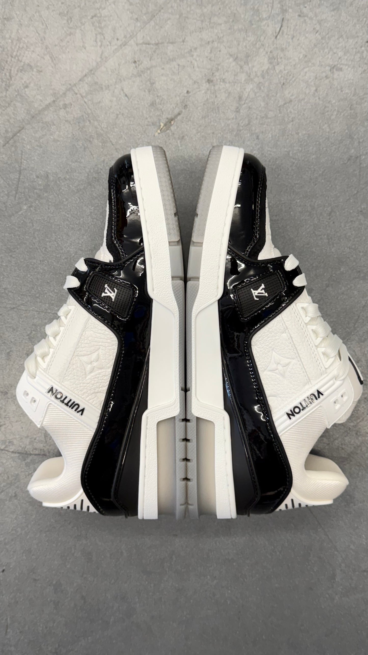 SS25 LOUIS VUITTON PATENT LEATHER TRAINER SNEAKERS - BLACK/WHITE
