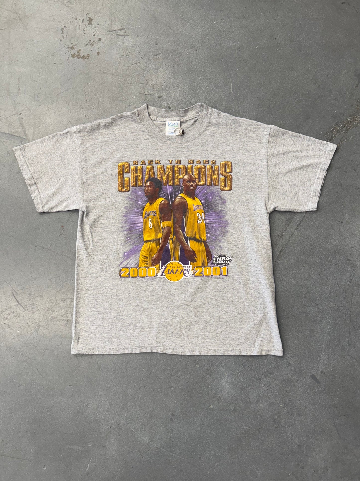2001 LOS ANGELES LAKERS BACK TO BACK CHAMPIONS NBA FINALS TEE (M&O TAG)