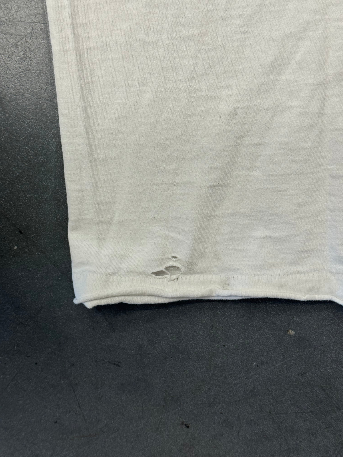 1995 LIVESTOCK V ZEPHYRHILLS FESTIVAL PARK THRASHED AND REPAIRED TEE (CUT FOTL TAG)