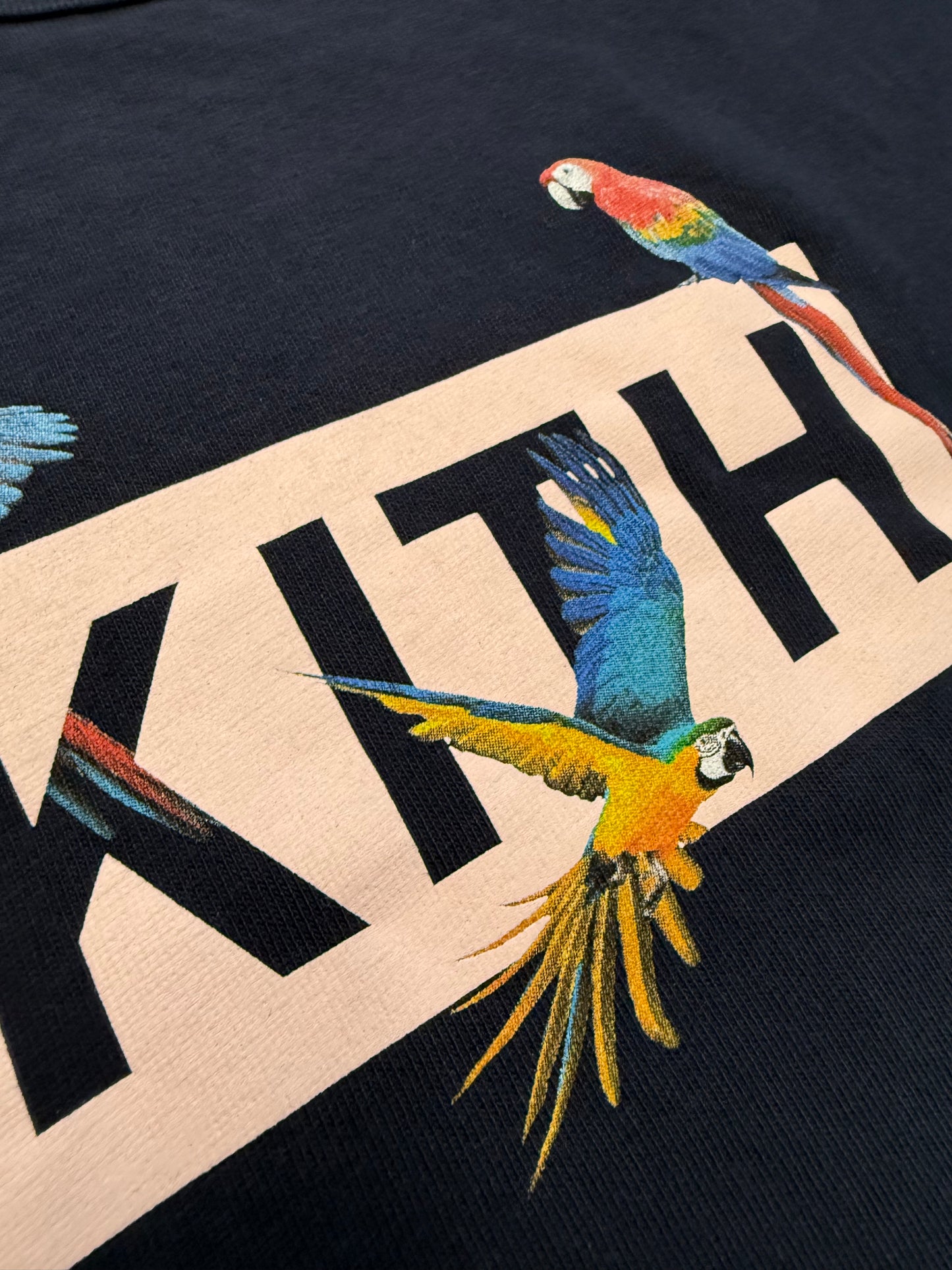 KITH MIAMI EXCLUSIVE PARROT TEE - NAVY (2XL)