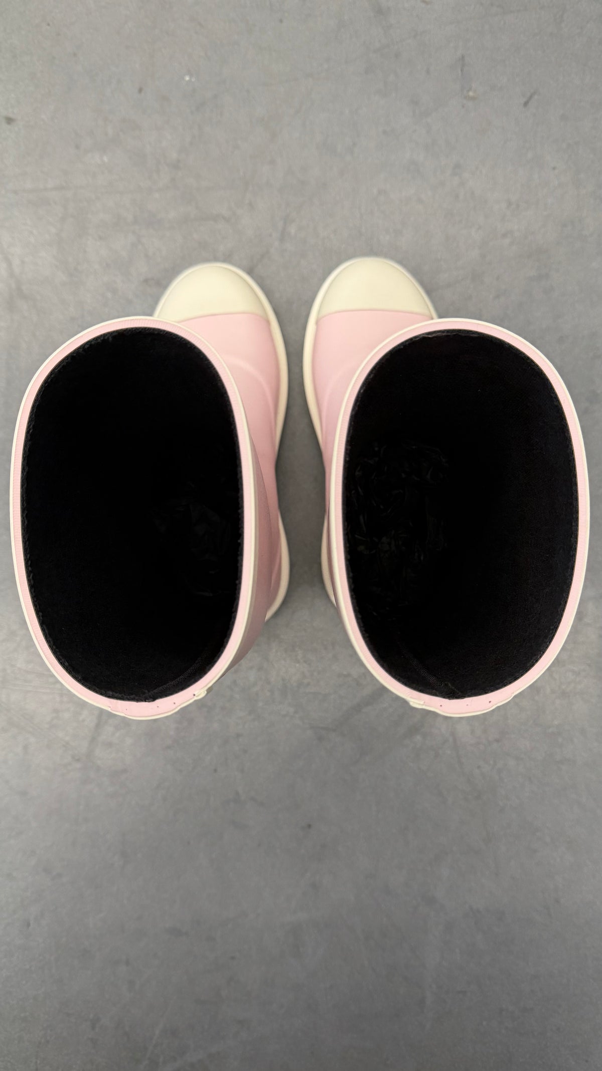 2026 CHANEL INTERLOCKING LOGO RUBBER RAIN BOOTS