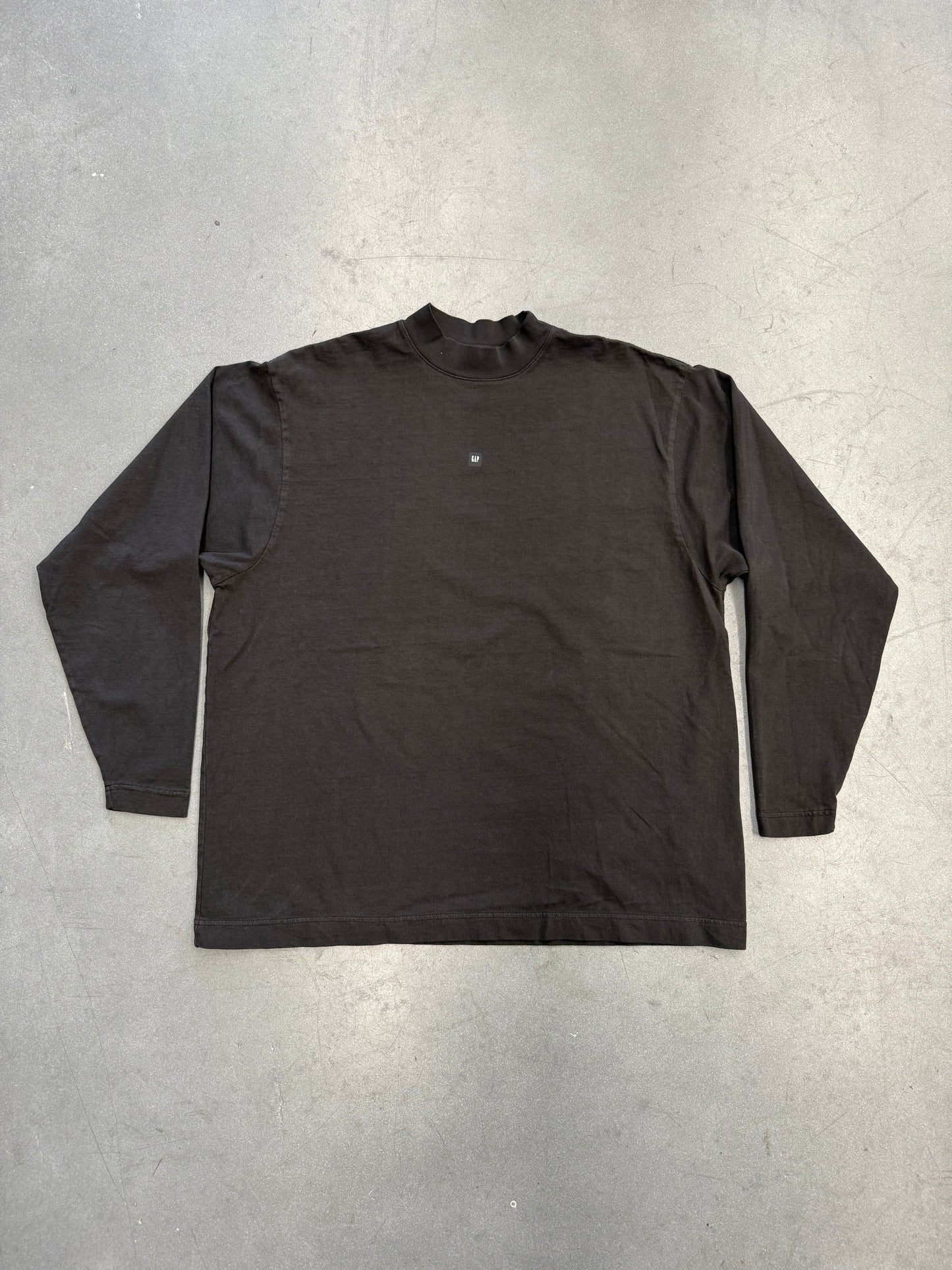 YEEZY GAP ENGINEERED BY BALENCIAGA LOGO LONG SLEEVE TEE - BLACK (XS)