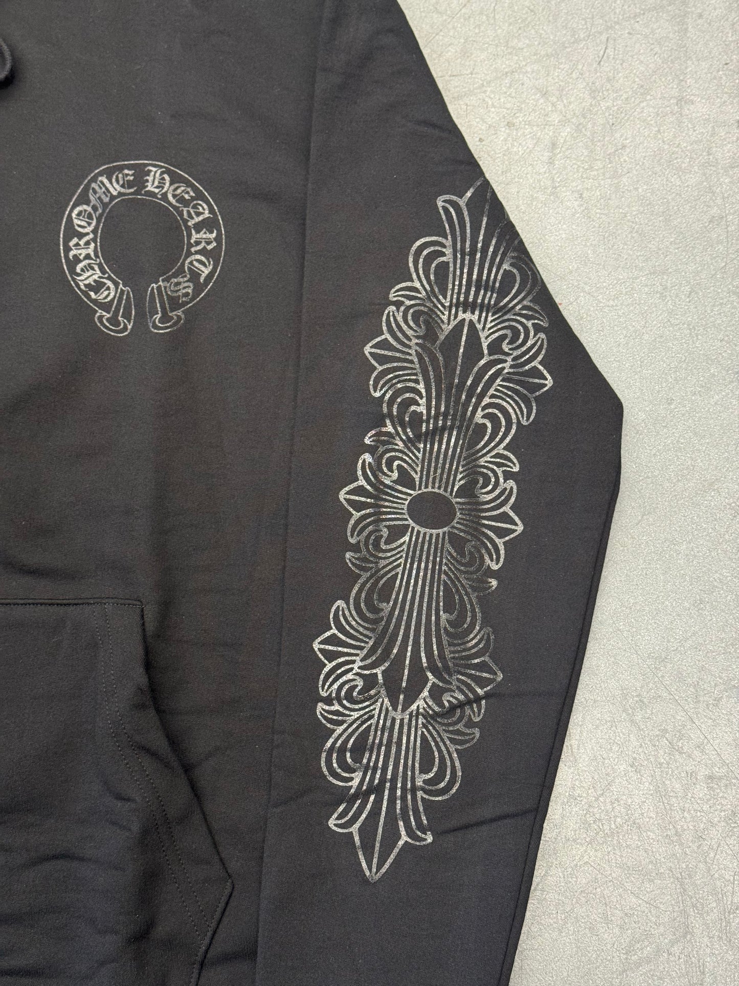 CHROME HEARTS ONLINE EXCLUSIVE TONAL BLACK HORSESHOE FLORAL PULLOVER HOODIE