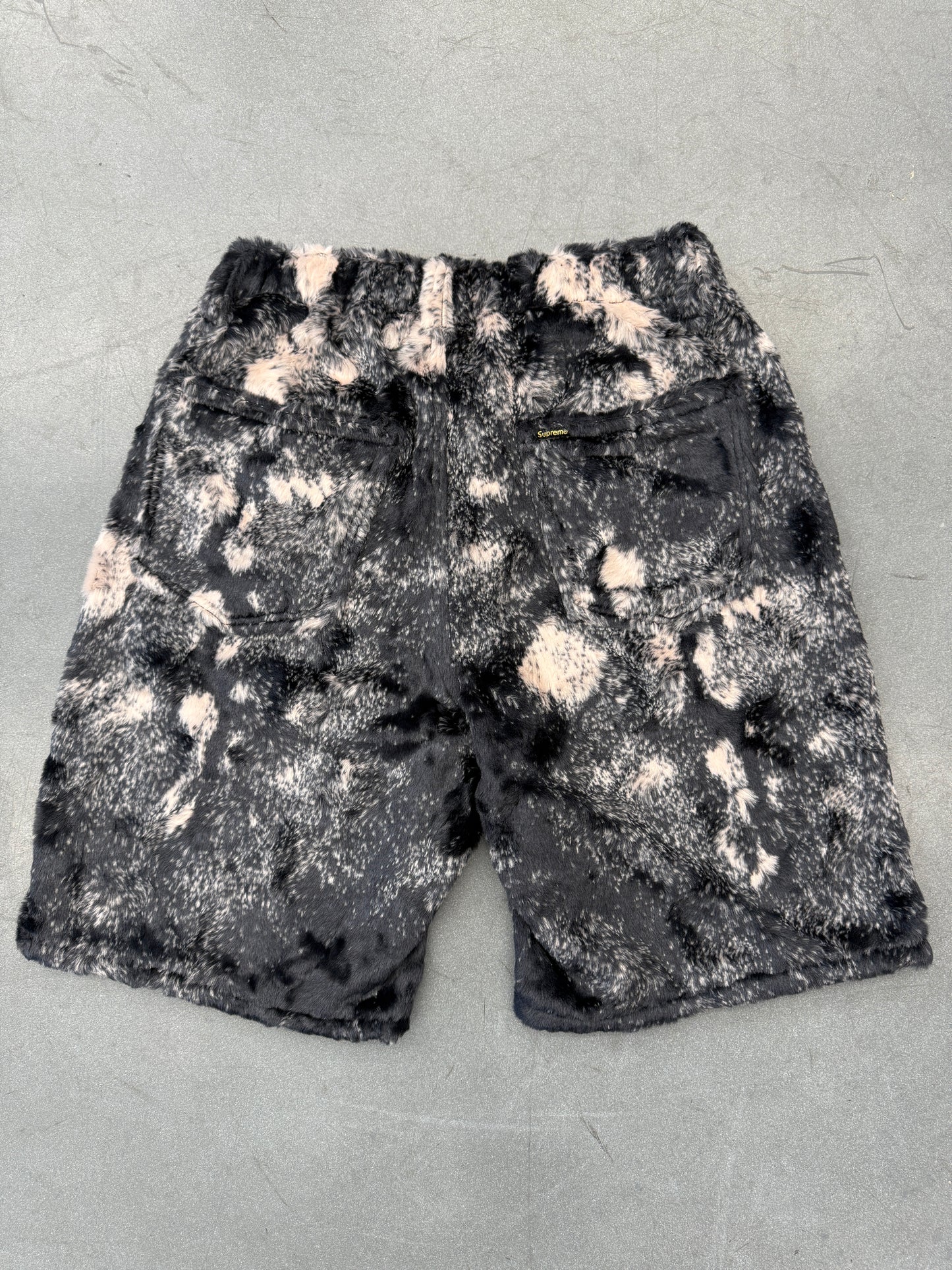 SS24 SUPREME FAUX FUR SHORT - BLACK