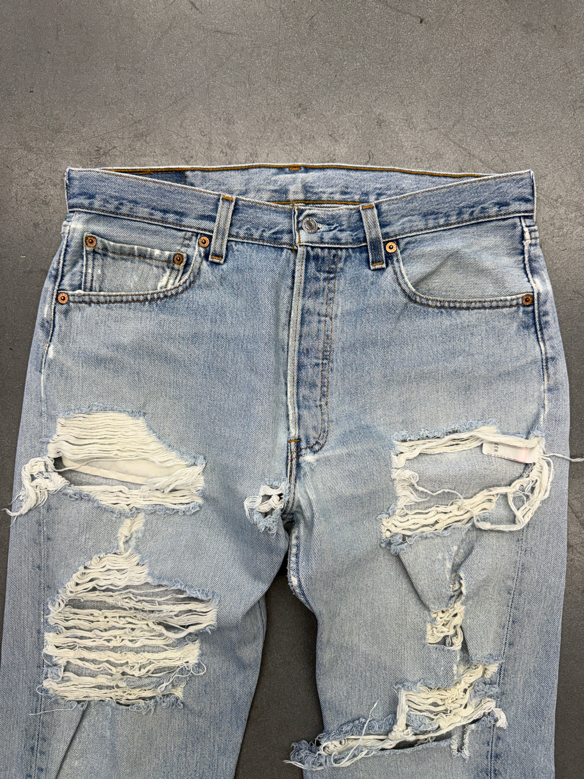 90S LEVI'S 501 DISTRESSED LIGHT DENIM JEANS (FADED BACK PATCH) (33X32)
