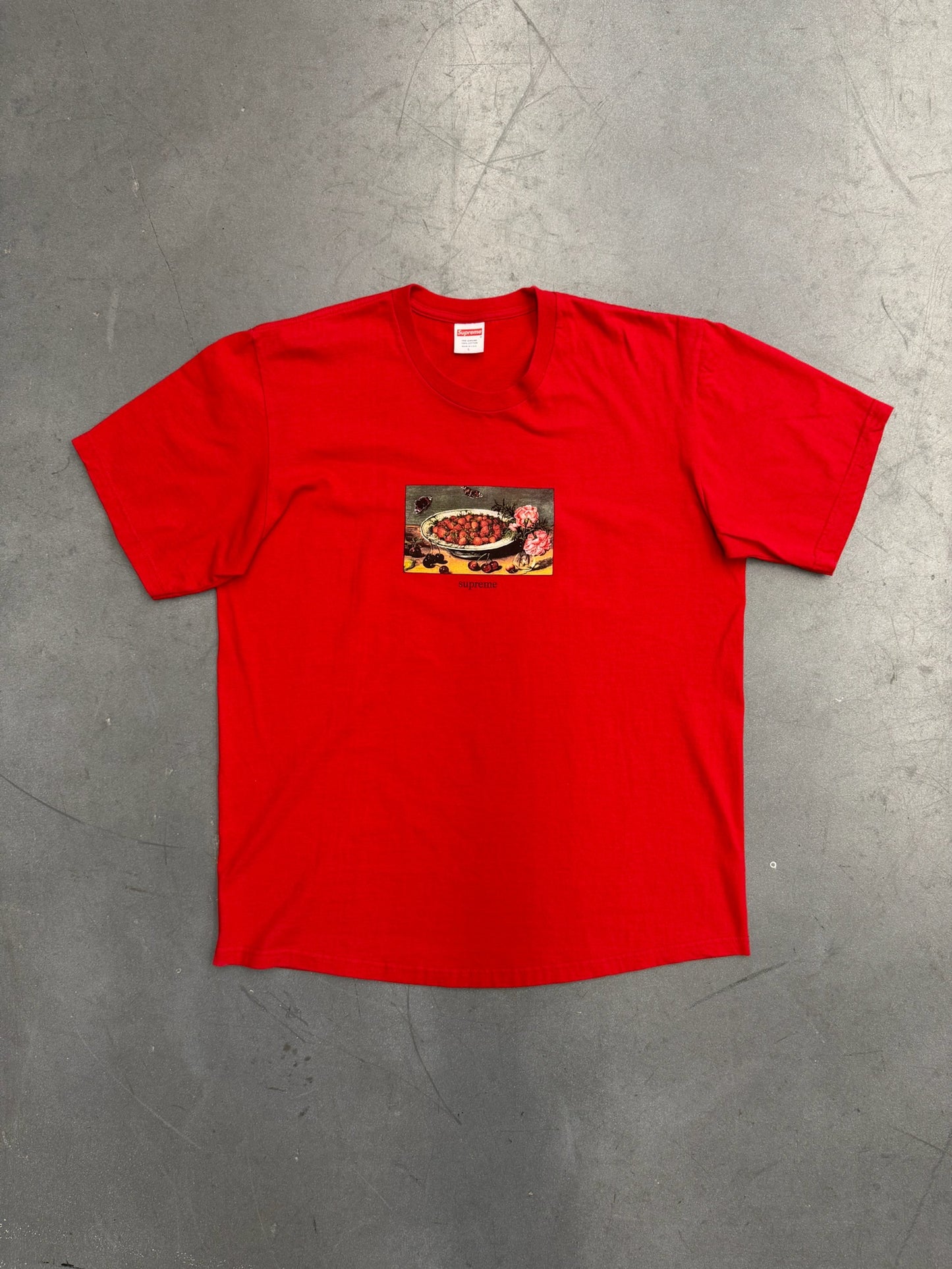 SS23 SUPREME STRAWBERRIES TEE - RED