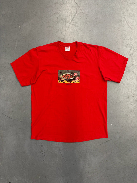 SS23 SUPREME STRAWBERRIES TEE - RED