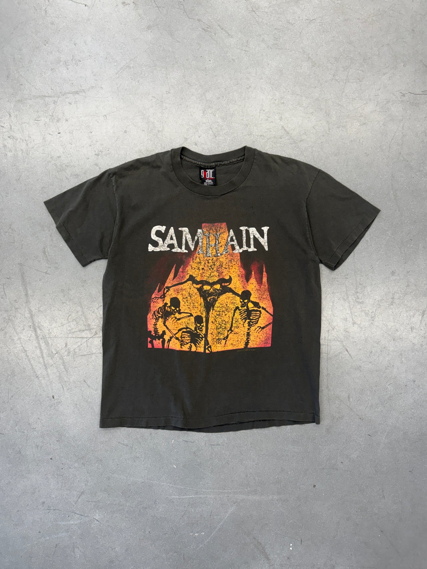 90'S SAMHAIN NOVEMBER COMING FIRE TEE (GIANT TAG)