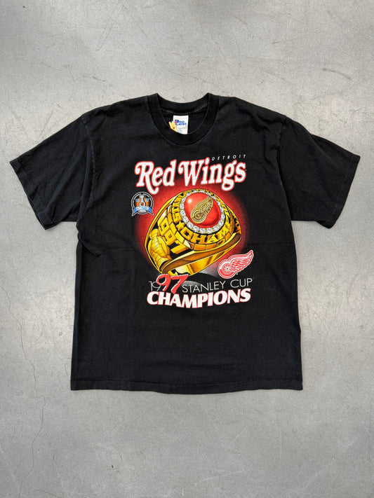 1997 NHL RED WINGS STANLEY CUP CHAMPIONS TEE (PRO PLAYER TAG)