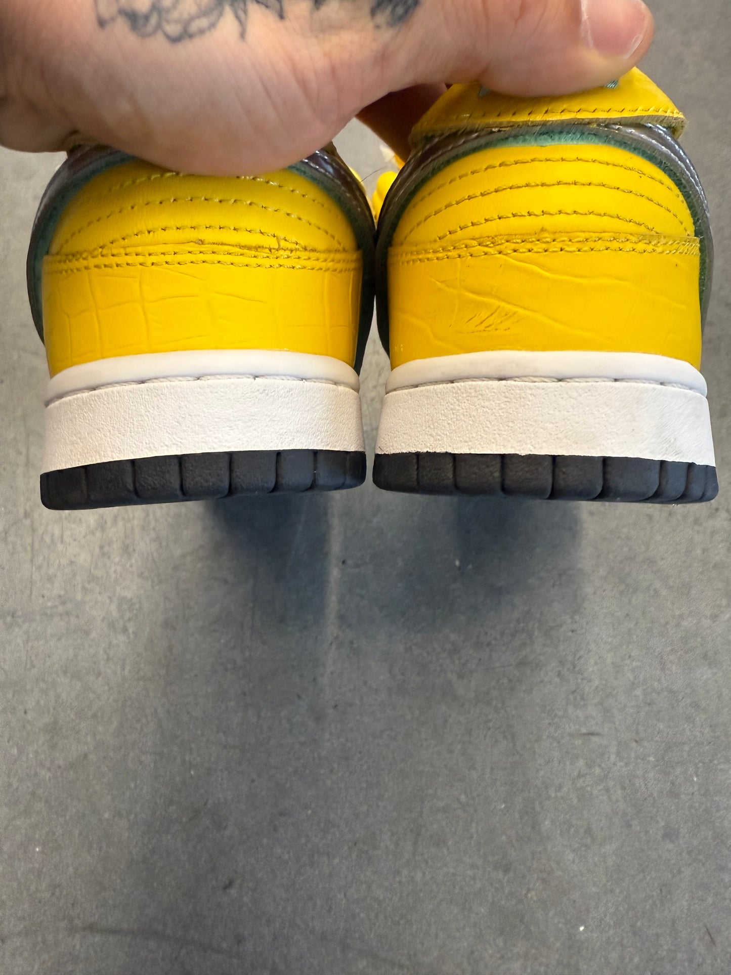 2018 SIZE 8 NIKE SB DUNK LOW DIAMOND SUPPLY CO. CANARY YELLOW [LIL WAYNE'S PERSONAL PAIR] (PRE-OWNED NO BOX)