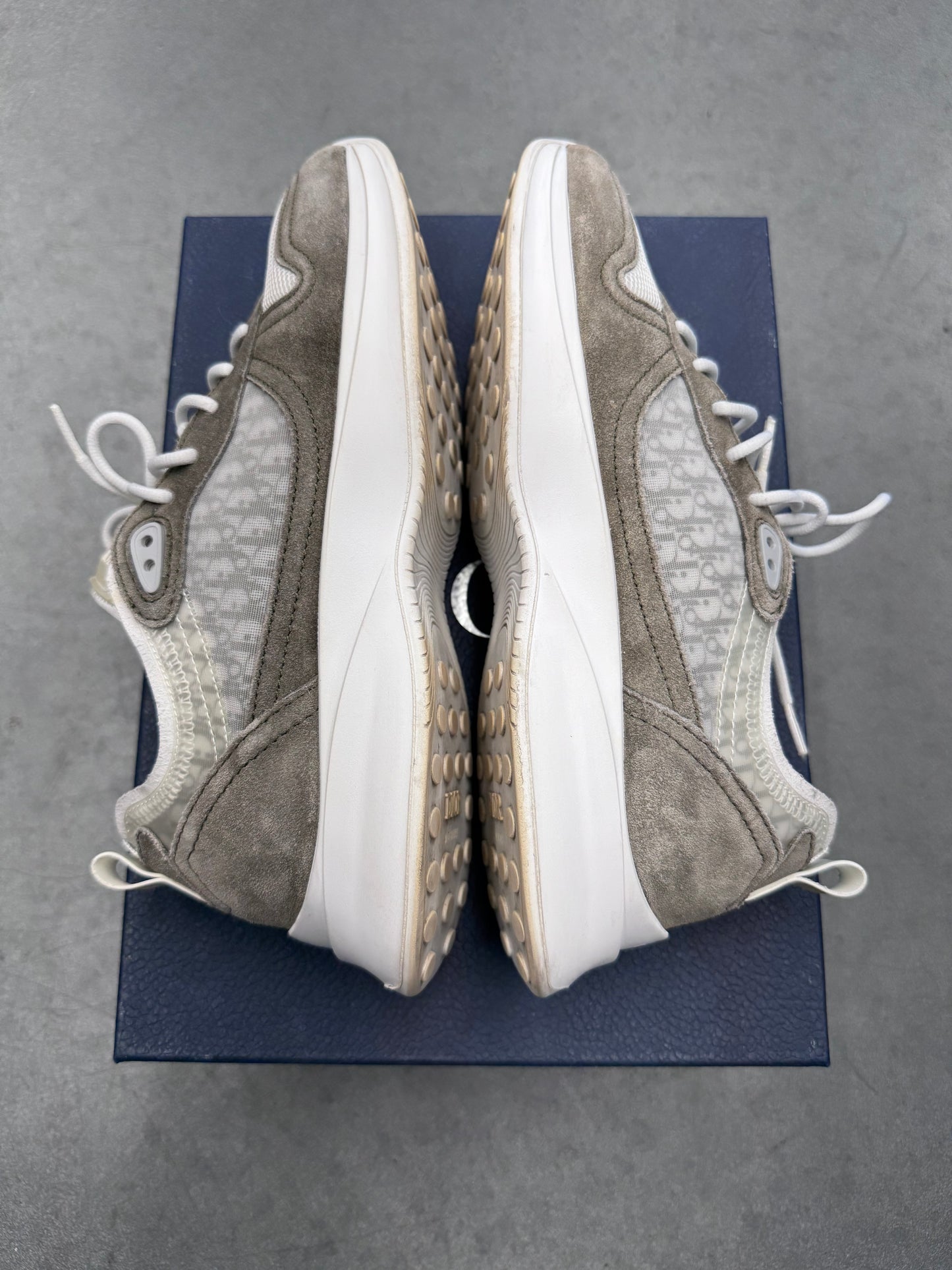 SIZE 42 DIOR B25 RUNNER SNEAKER (PRE-OWNED WITH BOX)