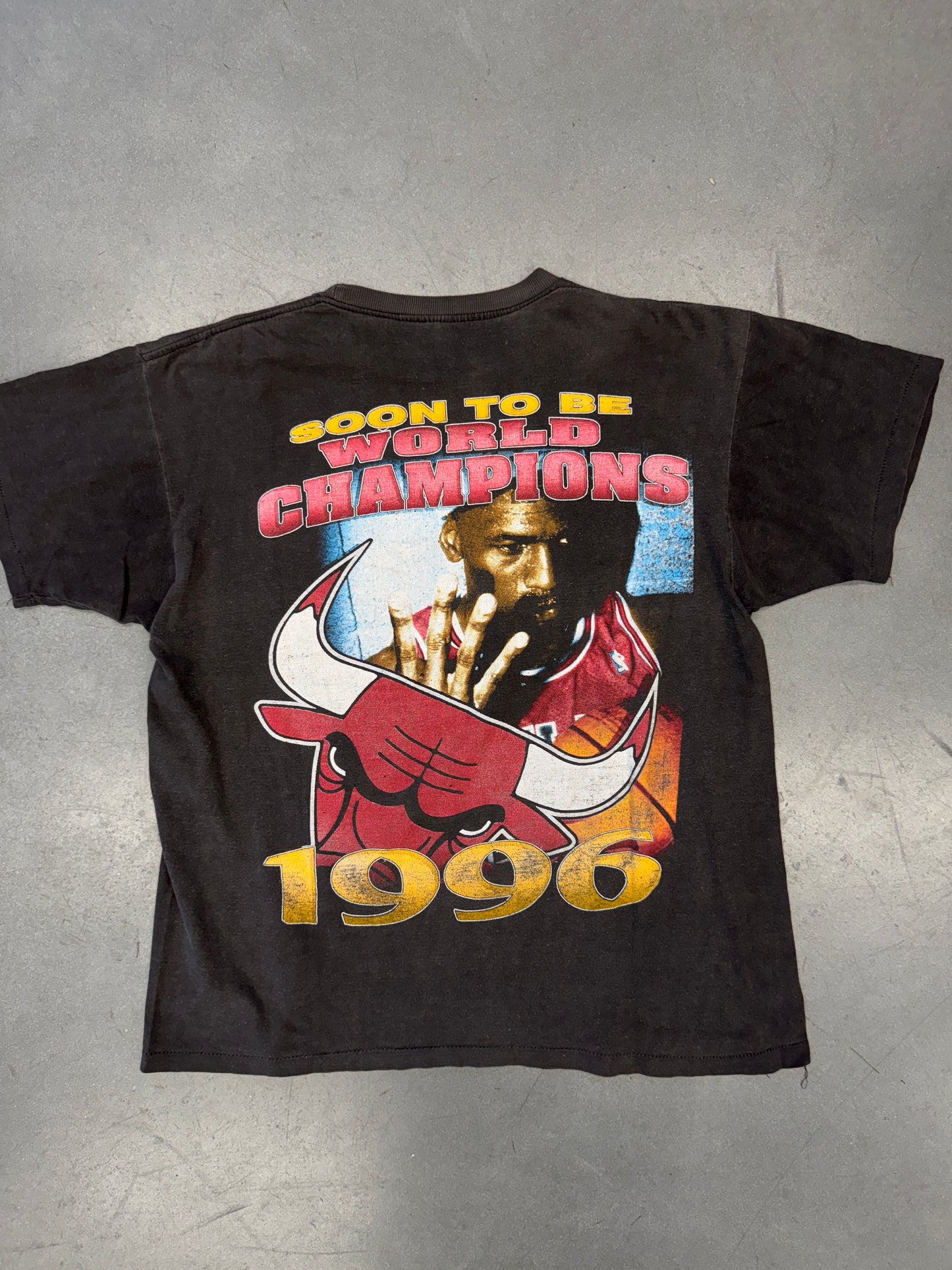 1996 CHICAGO BULLS 72 WINS SOON TO BE WORLD CHAMPIONS RAP STYLE TEE (FADED TAG)