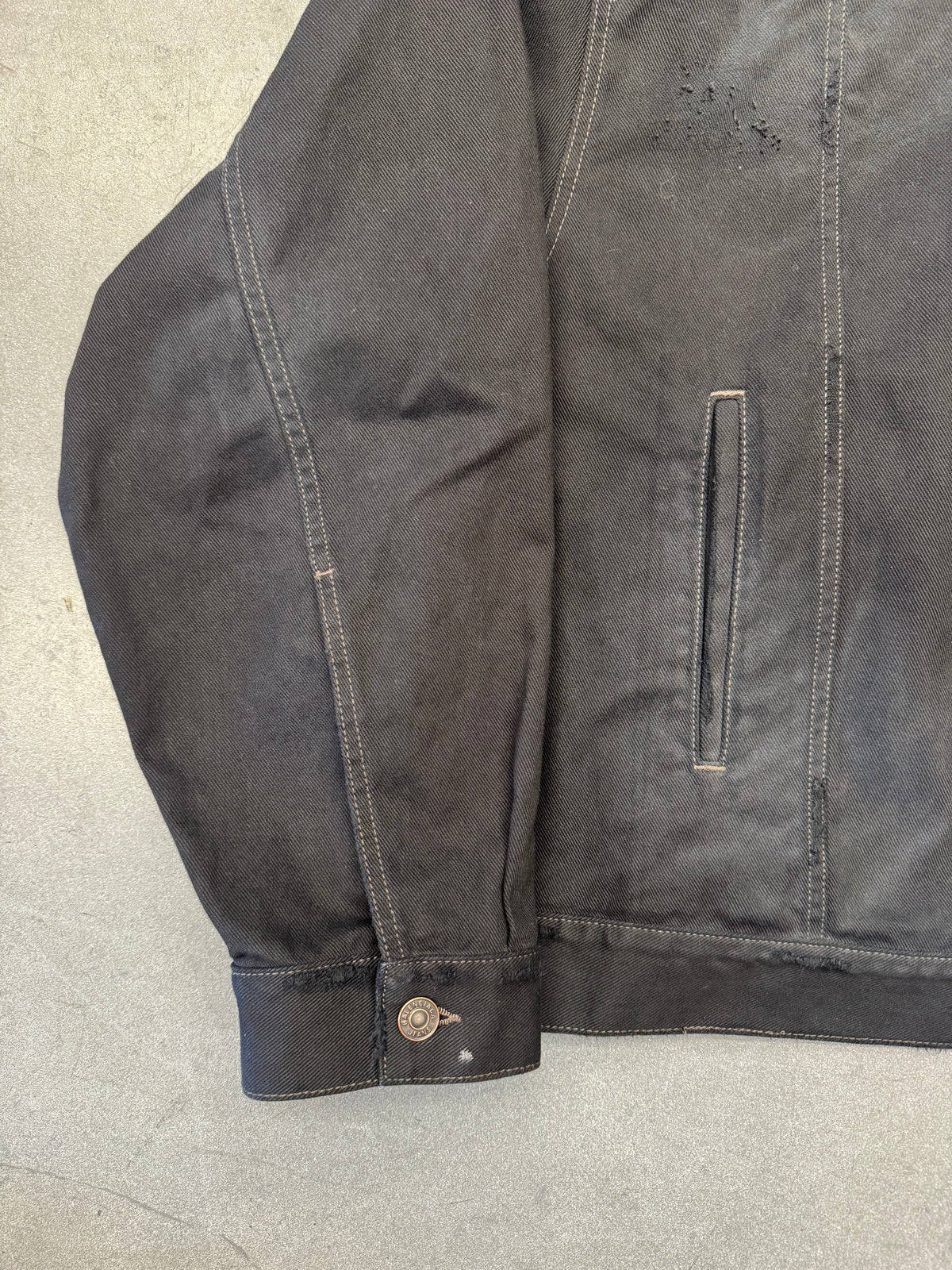 FW22 BALENCIAGA PULL-OVER DENIM JACKET