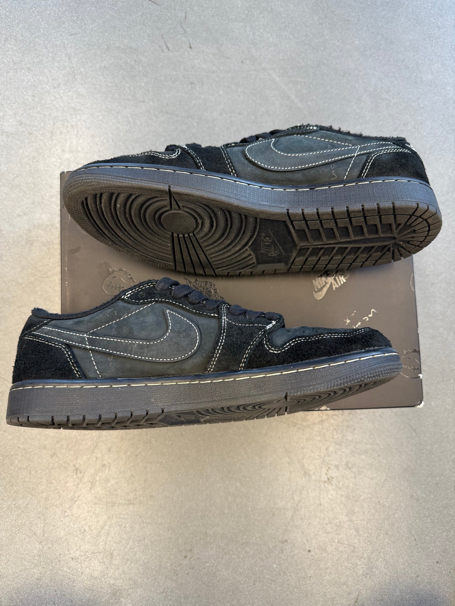 2022 SIZE 9.5 TRAVIS SCOTT X AIR JORDAN 1 RETRO LOW OG SP 'BLACK PHANTOM" (PRE-OWNED WITH BOX)