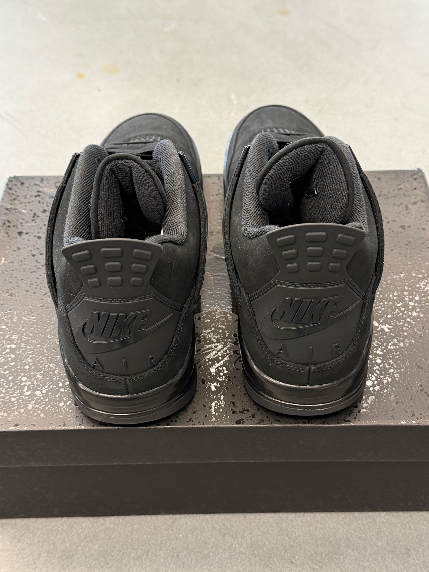 2025 JORDAN 4 RETRO BLACK CAT (W/BOX)