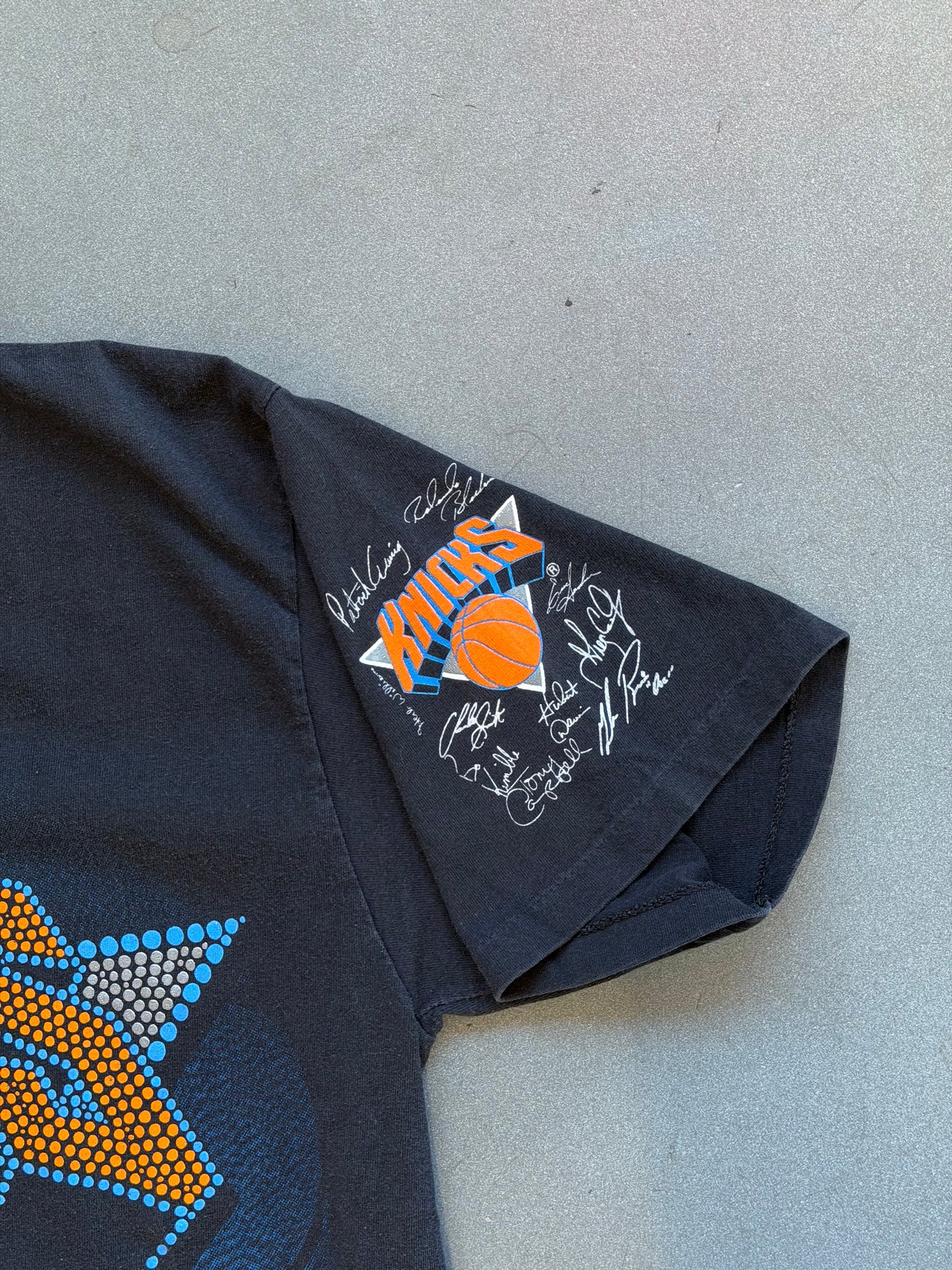 1993 NEW YORK KNICKS EMBLEM DOTTED TEE (TULTEX TAG)