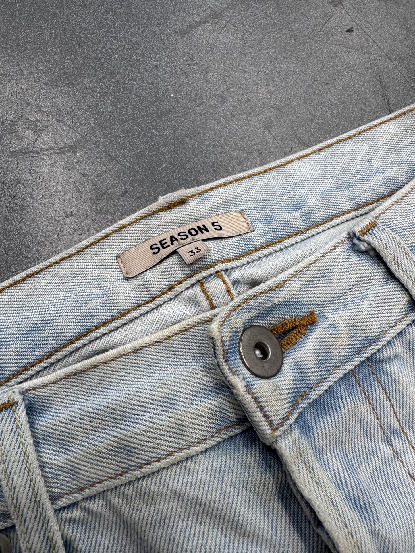 YEEZY SEASON 5 FADED INDIGO JEANS - LIGHT WASH (33)
