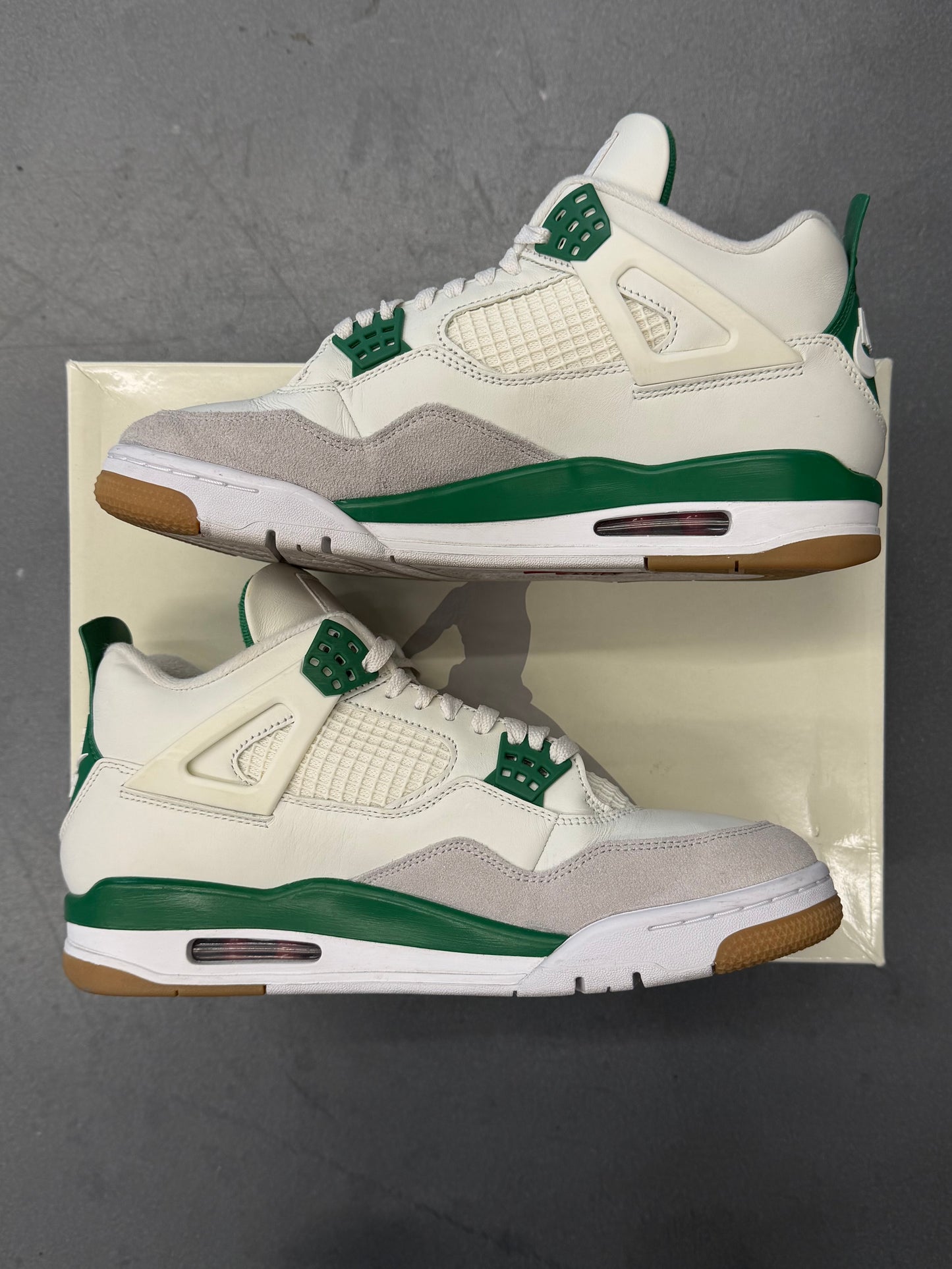 2023 AIR JORDAN 4 SB - PINE GREEN (W/BOX)