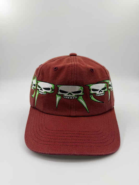 FW26 SUPREME SKULLS SPELL OUT 6-PANEL HAT - RED