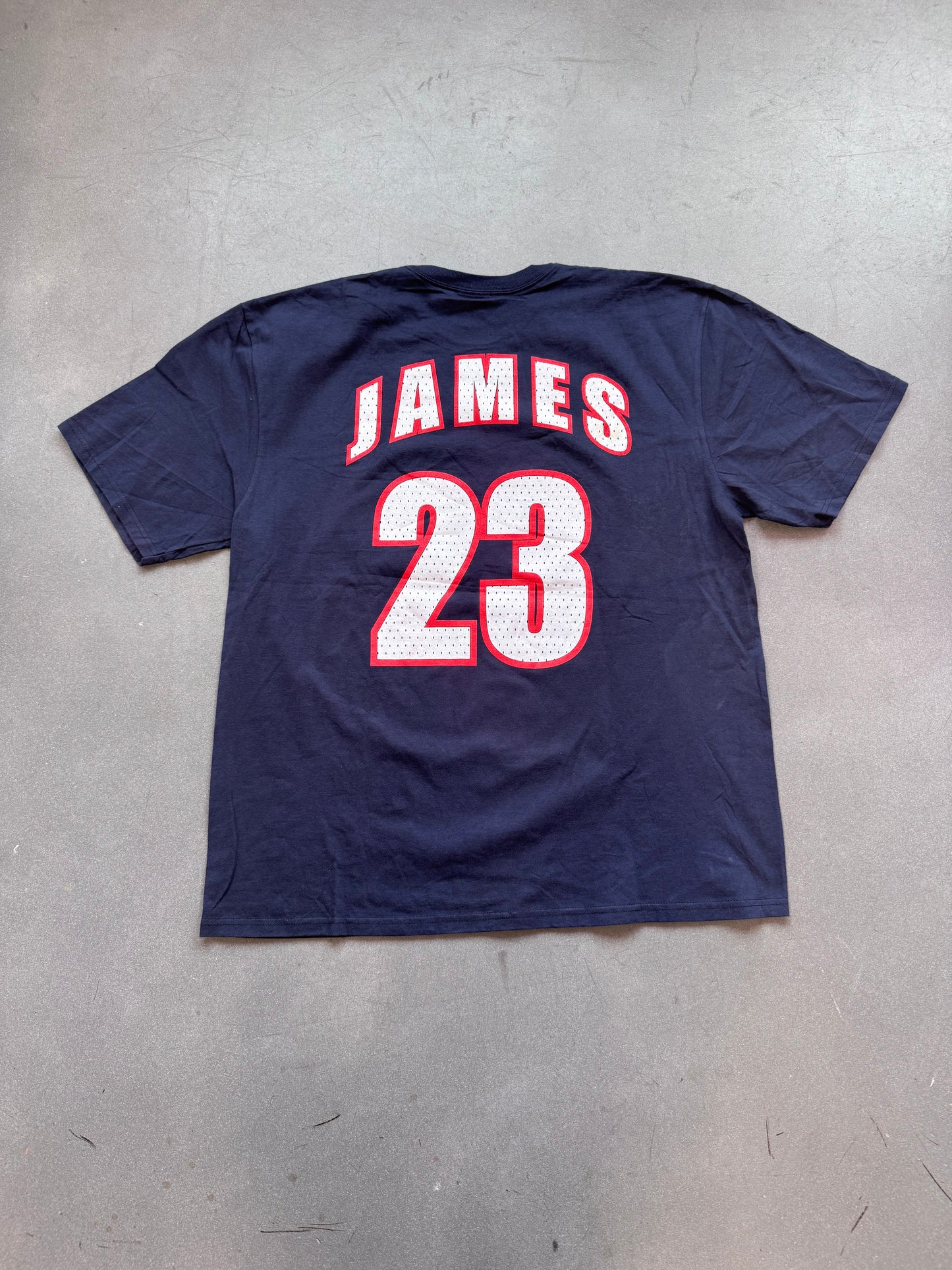 Y2K LEBRON JAMES ROOKIE CLEVELAND CAVALIERS TEE (CUT TAG)