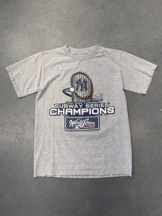 2000 NEW YORK YANKEES SUBWAY SERIES CHAMPIONS CLUBHOUSE TEE (PULLED TAG)