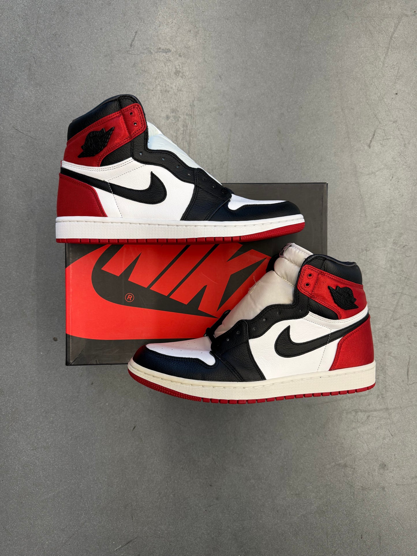 2019 W SIZE 12 JORDAN 1 RETRO HIGH SATIN BLACK TOE (WOMEN'S) (NEW WITH BOX)