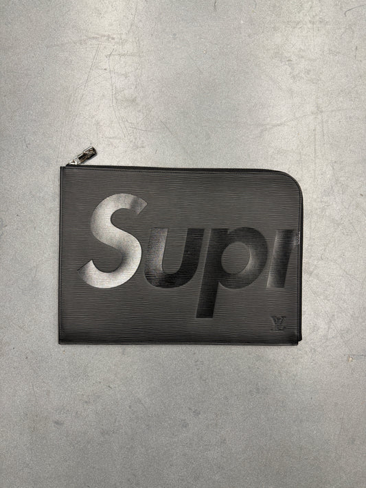 2017 LOUIS VUITTON X SUPREME POCHETTE JOUR EPI GM - BLACK (PRE-OWNED WITH BOX)