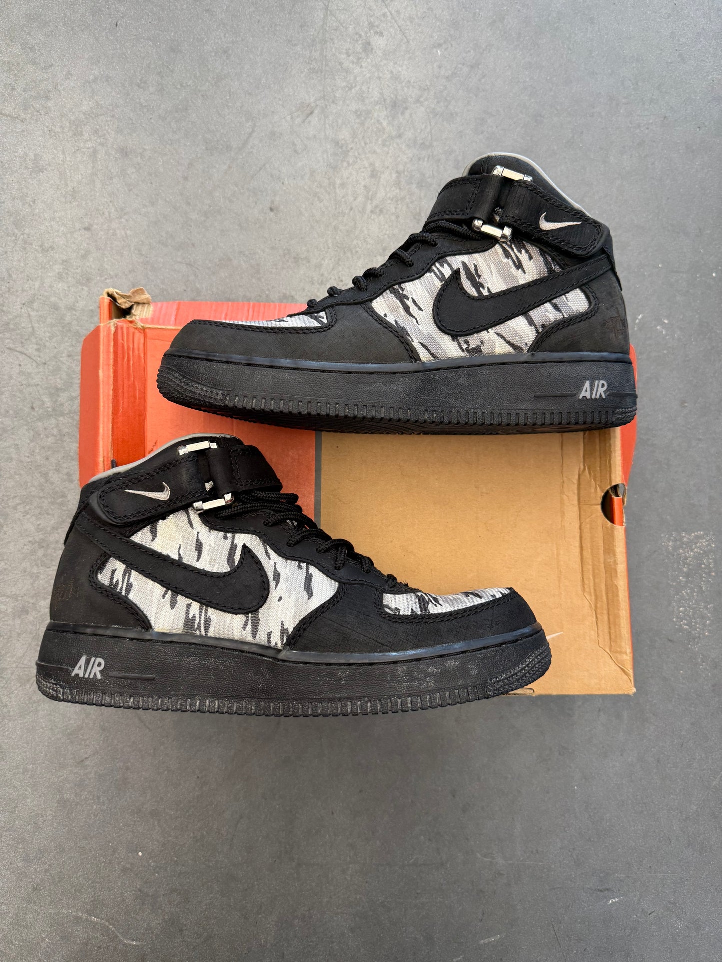 2003 SIZE 8 NIKE AIR FORCE 1 MID NORT RECON (PRE-OWNED WITH BOX)