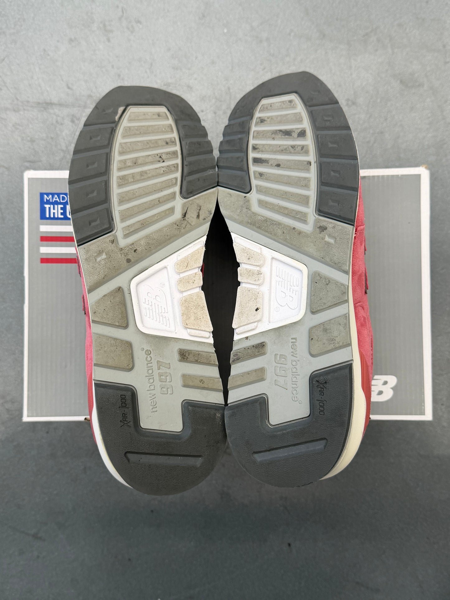 2014 SIZE 10.5 NEW BALANCE 997 CONCEPTS ROSE SNEAKERS (PRE-OWNED WITH SIZE 10 REPLACEMENT BOX)