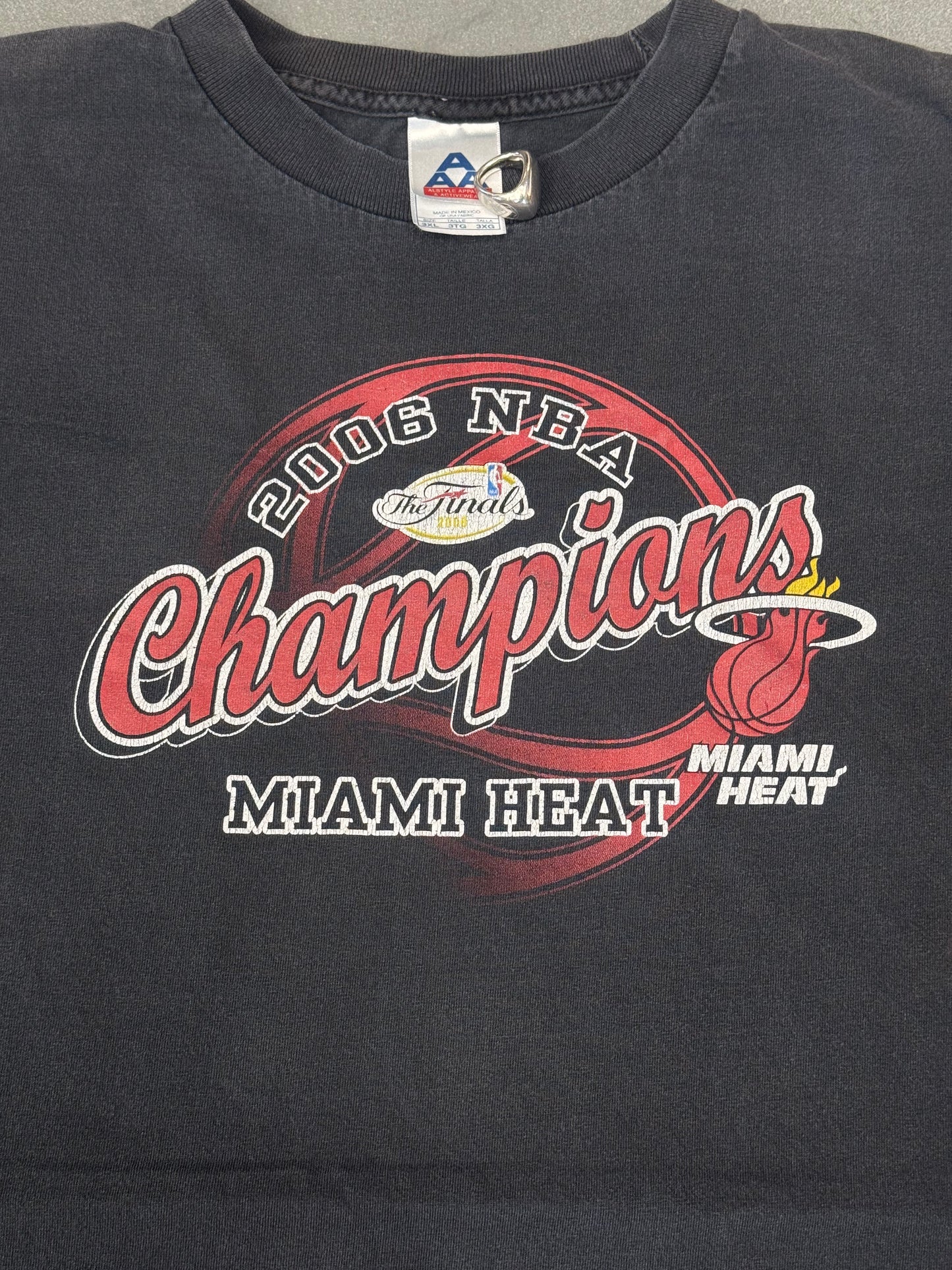 2006 MIAMI HEAT NBA CHAMPIONS TEE (AAA TAG)