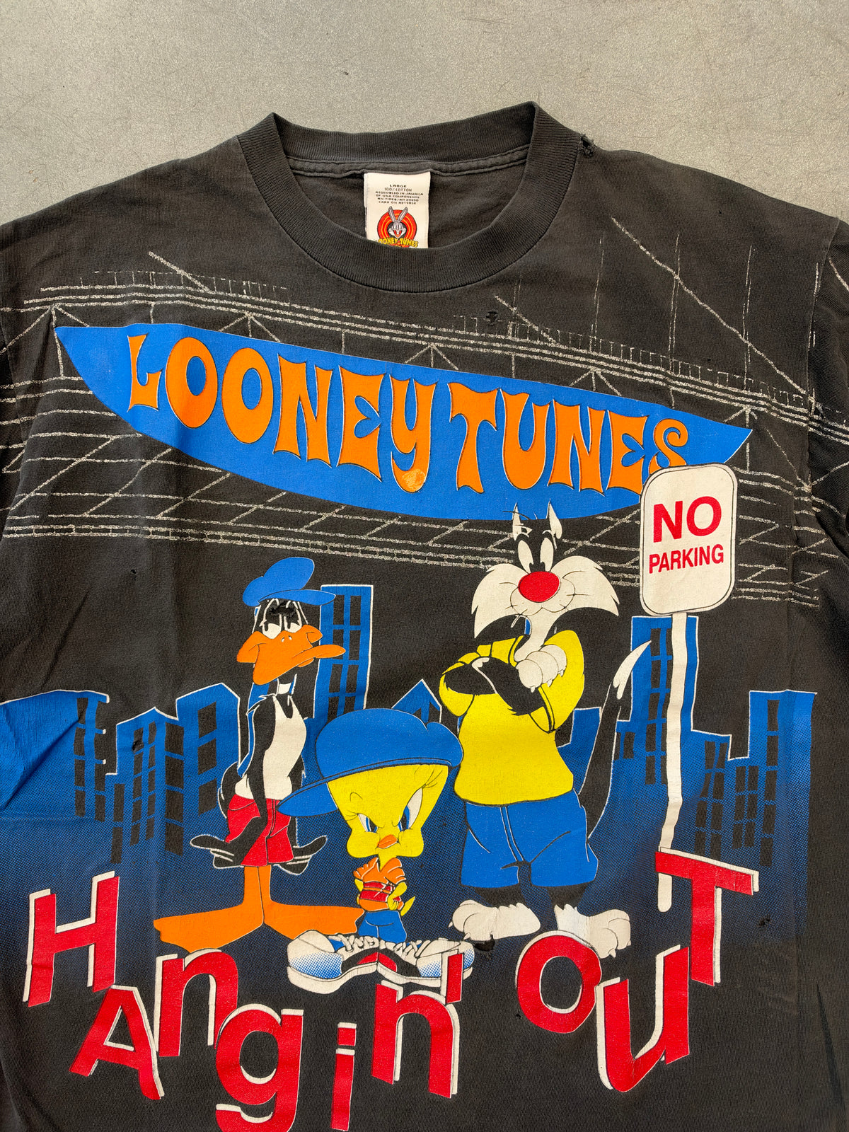 1997 LOONEY TUNES HANGIN' OUT AOP GLITTER TEE (LOONEY TUNES TAG)