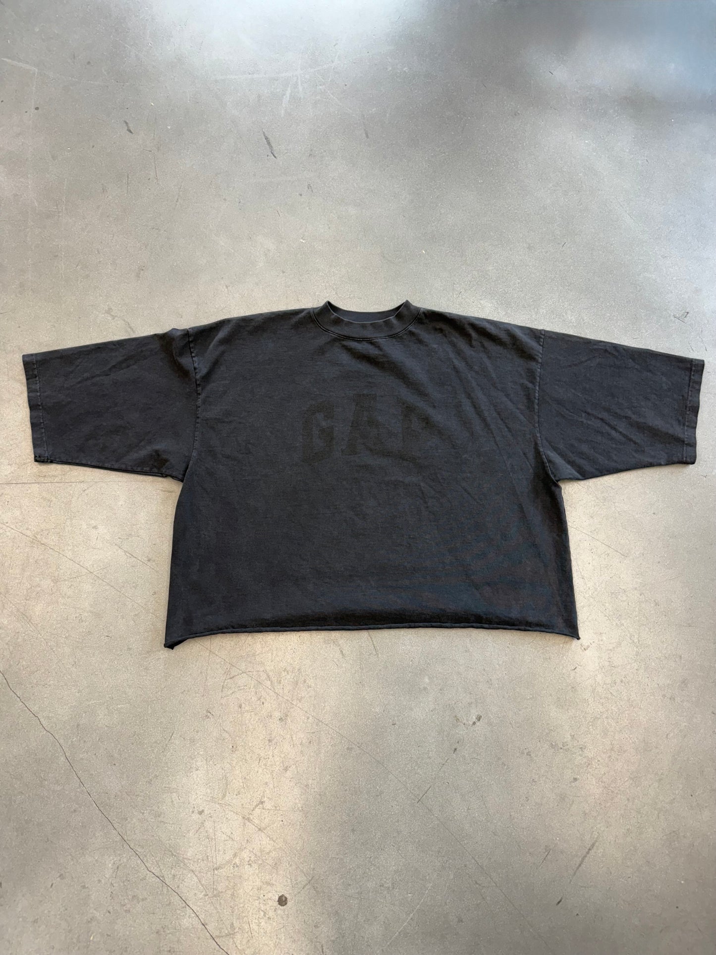 2022 YEEZY GAP ENGINEERED BY BALENCIAGA DOVE 3/4 SLEEVE TEE - WASHED BLACK (M) (CROPPED)