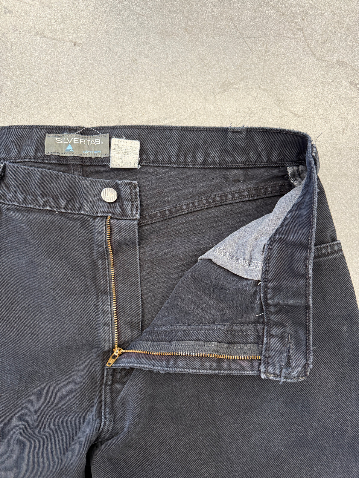 90S LEVIS SILVERTAB BAGGY FIT JEANS (36X30) - BLACK