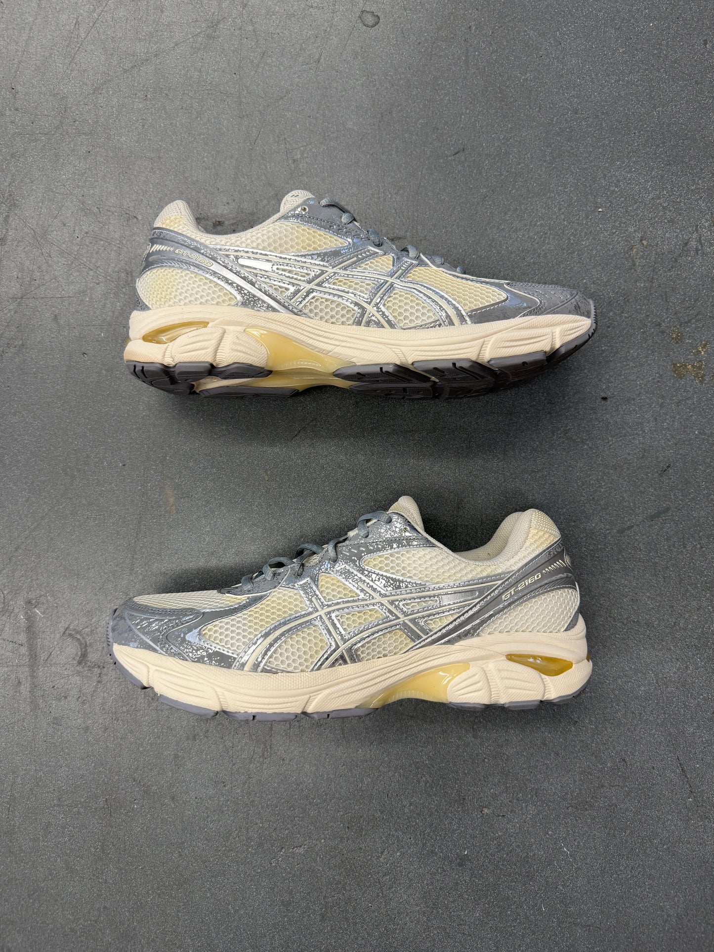 SIZE 10 ASICS GT-2160 CREAM SHEET ROCK (PRE-OWNED WITHOUT BOX)