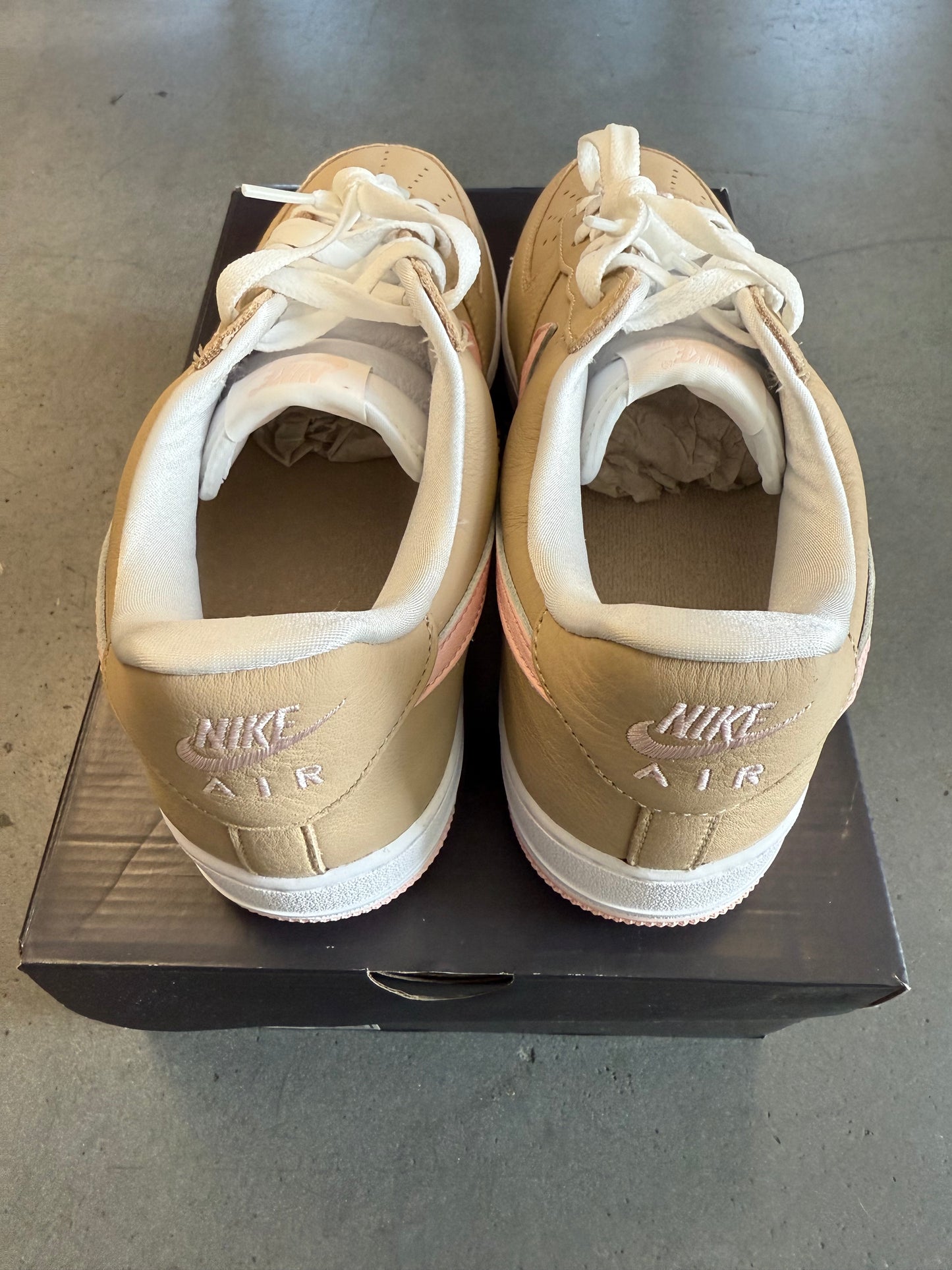 2024 SIZE 9.5 NIKE AIR FORCE 1 LOW LINEN (NEW WITH BOX)