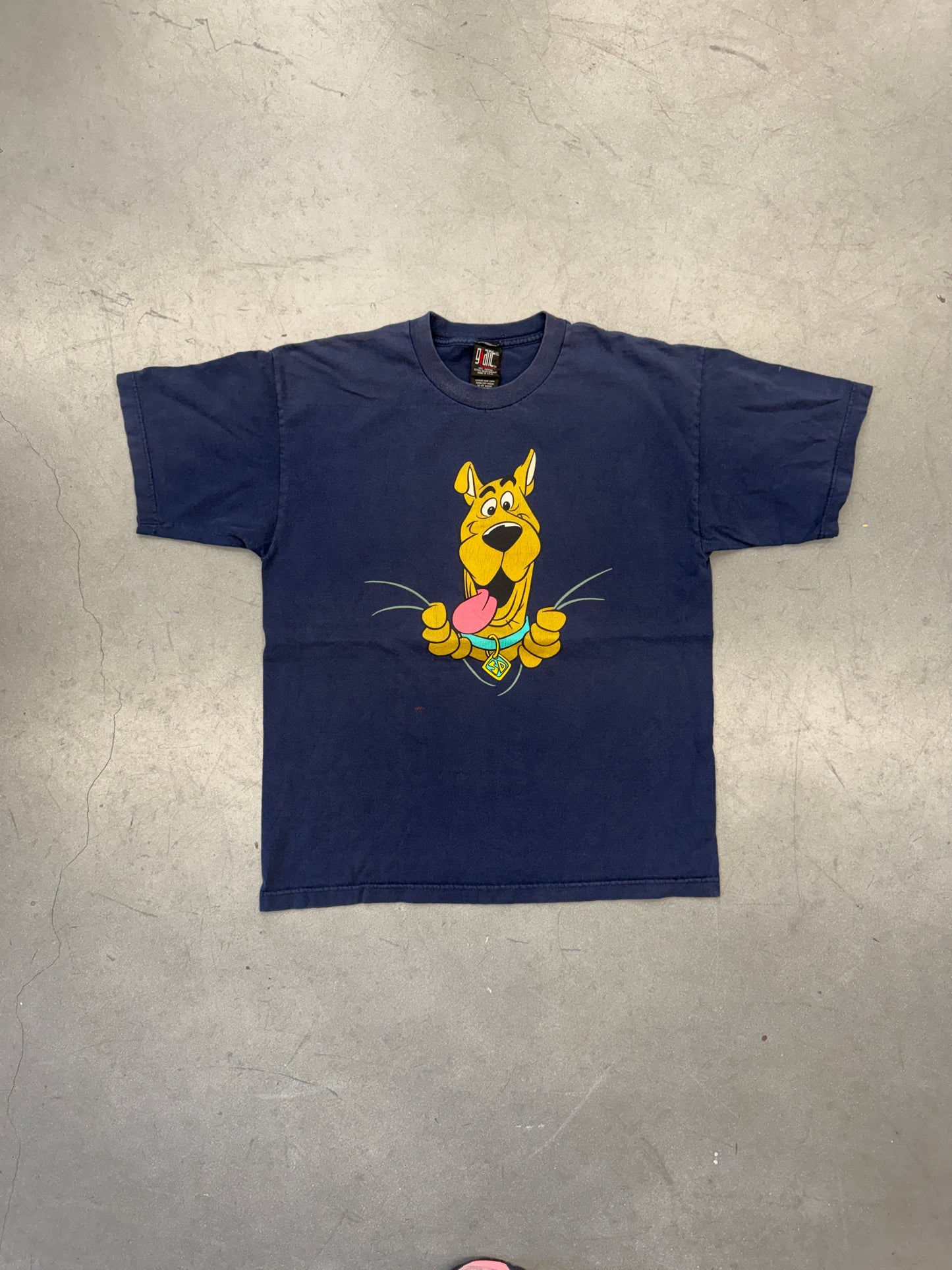 90S SCOOBY DOO BREAKTHROUGH TEE (GIANT TAG)