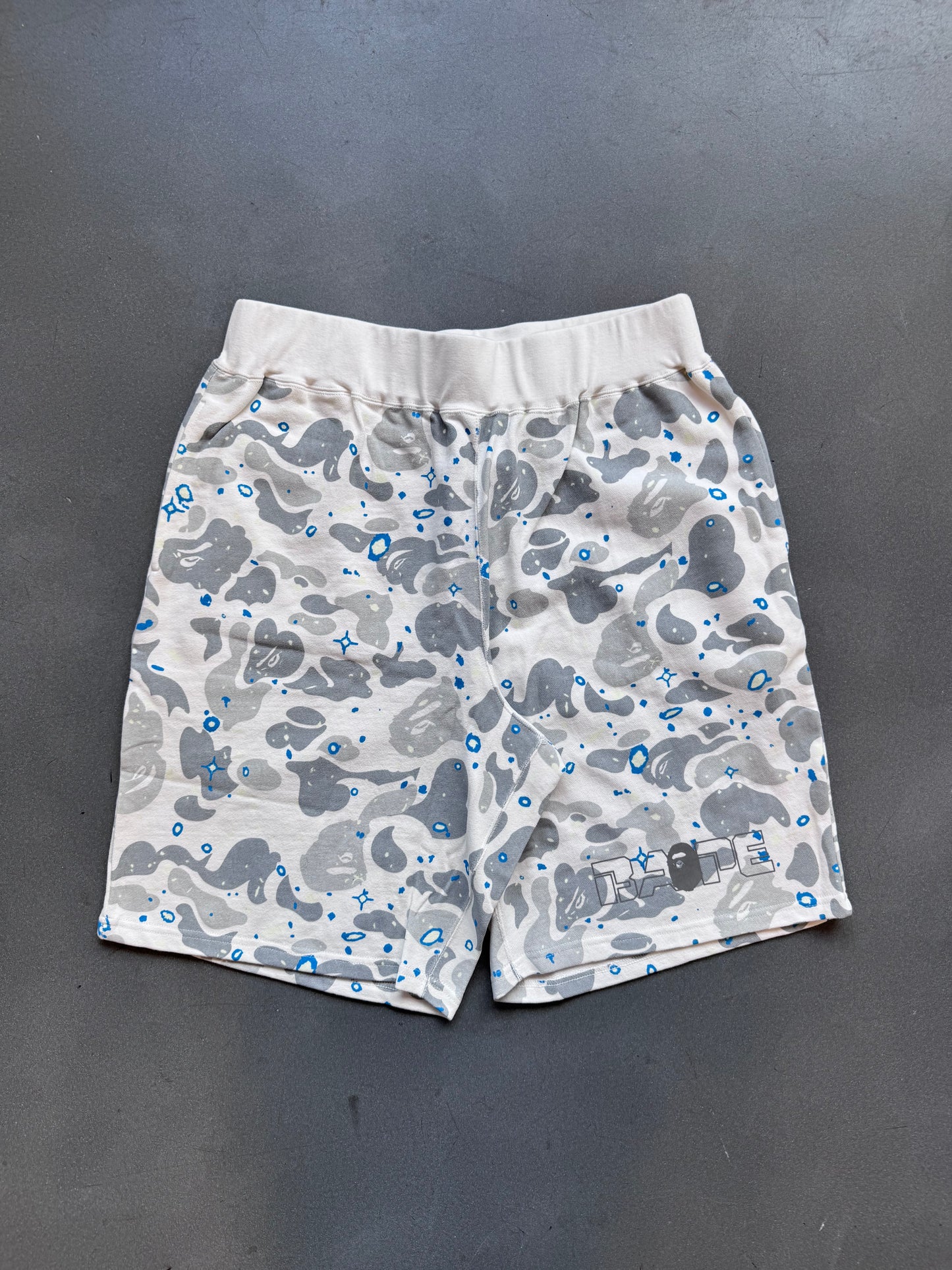 SS20 A BATHING APE BAPE SPACE CAMO WIDE SWEATSHORT - WHITE (XL) (NWT)