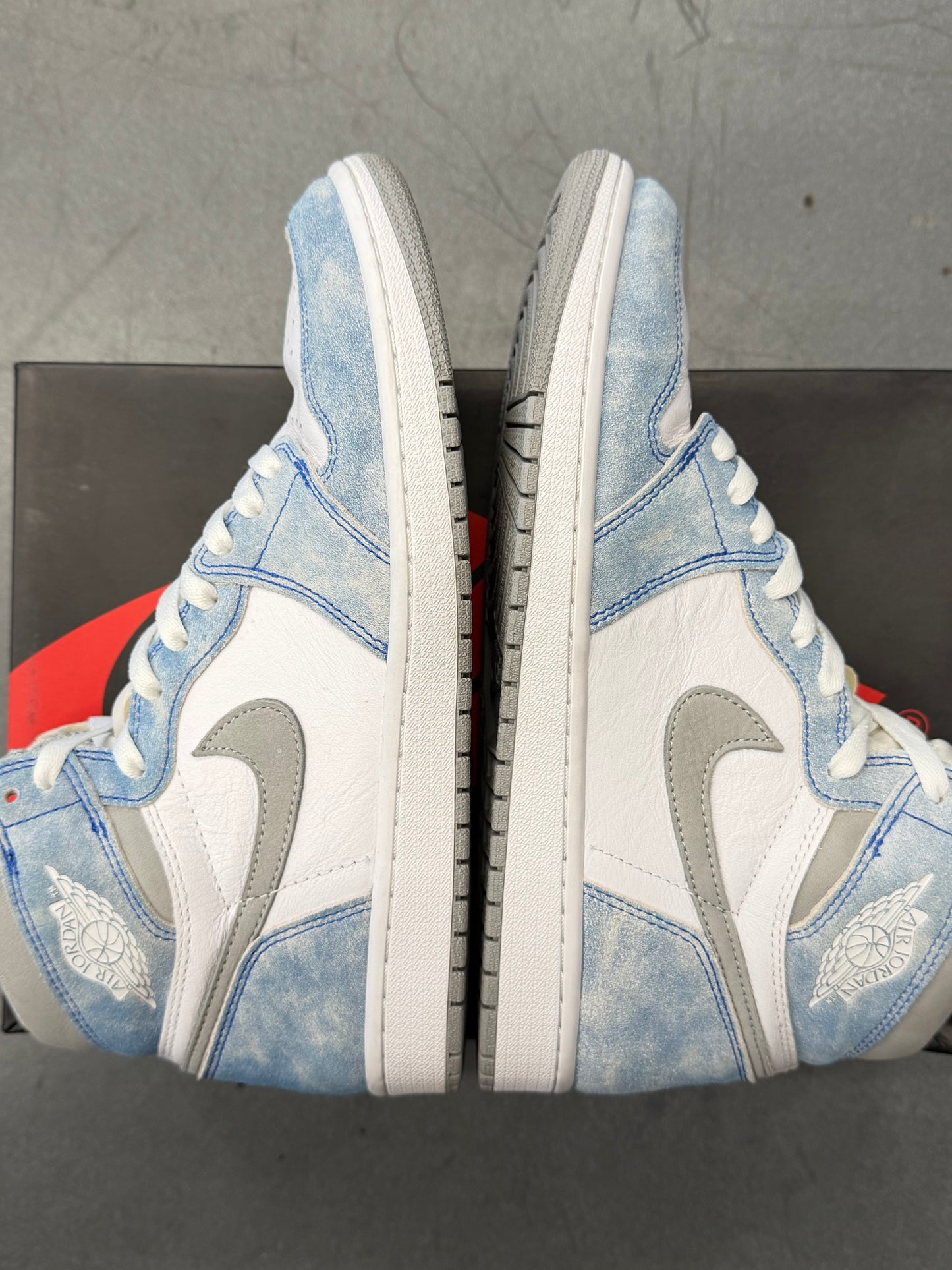 2021 AIR JORDAN 1 RETRO HIGH OG - HYPER ROYAL / SMOKE GREY (W/BOX)