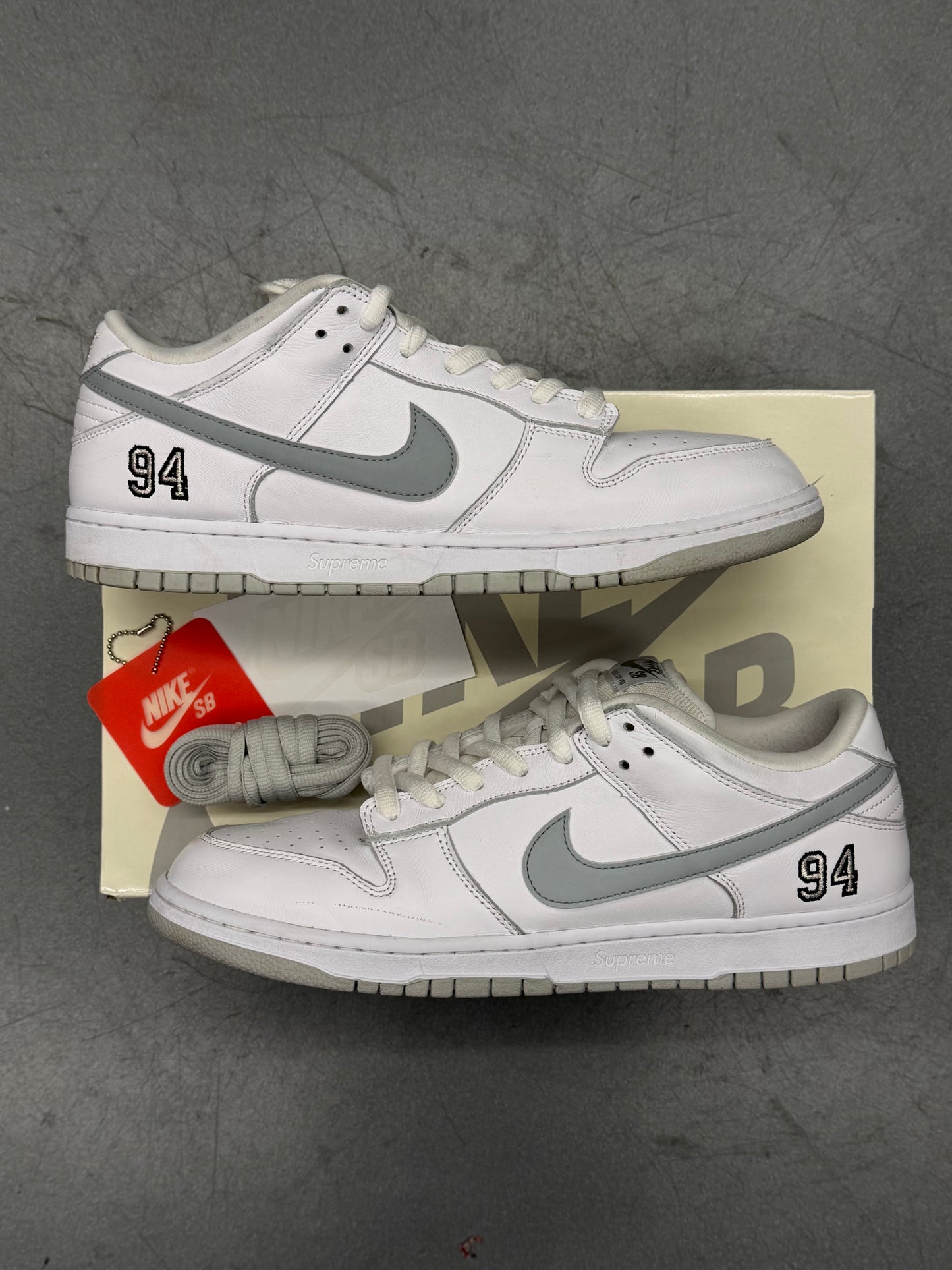 FW25 SIZE 13 SUPREME NIKE SB DUNK LOW OG QS 94 WHITE/SILVER (W/BOX)