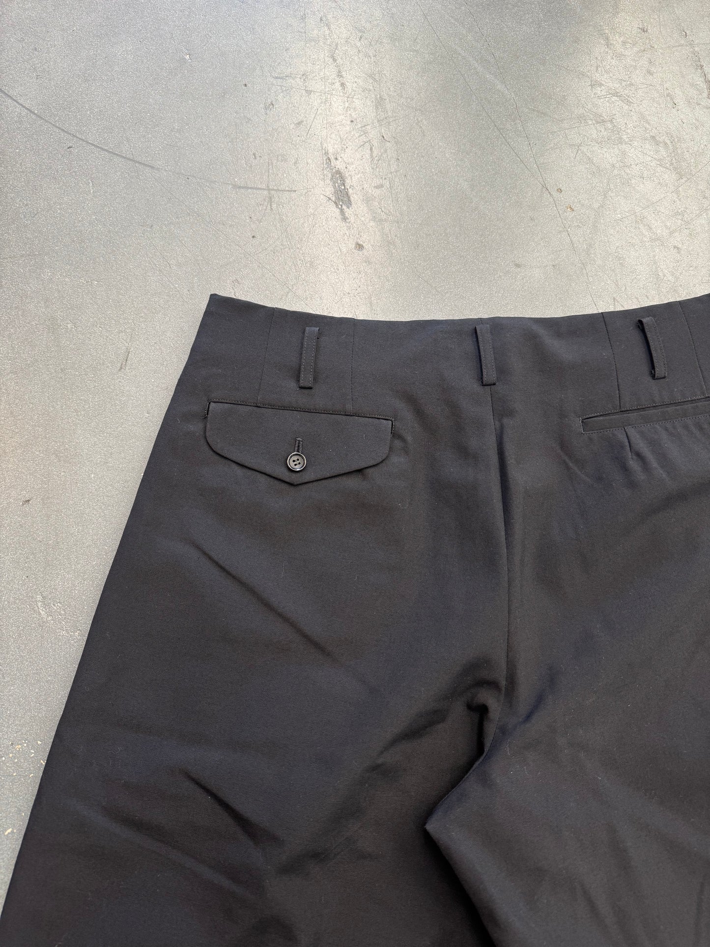 AD2020 COMME DES GARCONS HOMME PLUS PLEATED DRESS SHORTS - BLACK