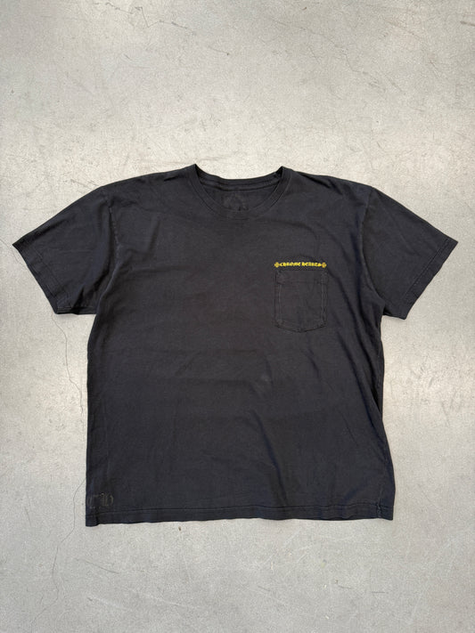 CHROME HEARTS BLACK & YELLOW SCROLL POCKET TEE