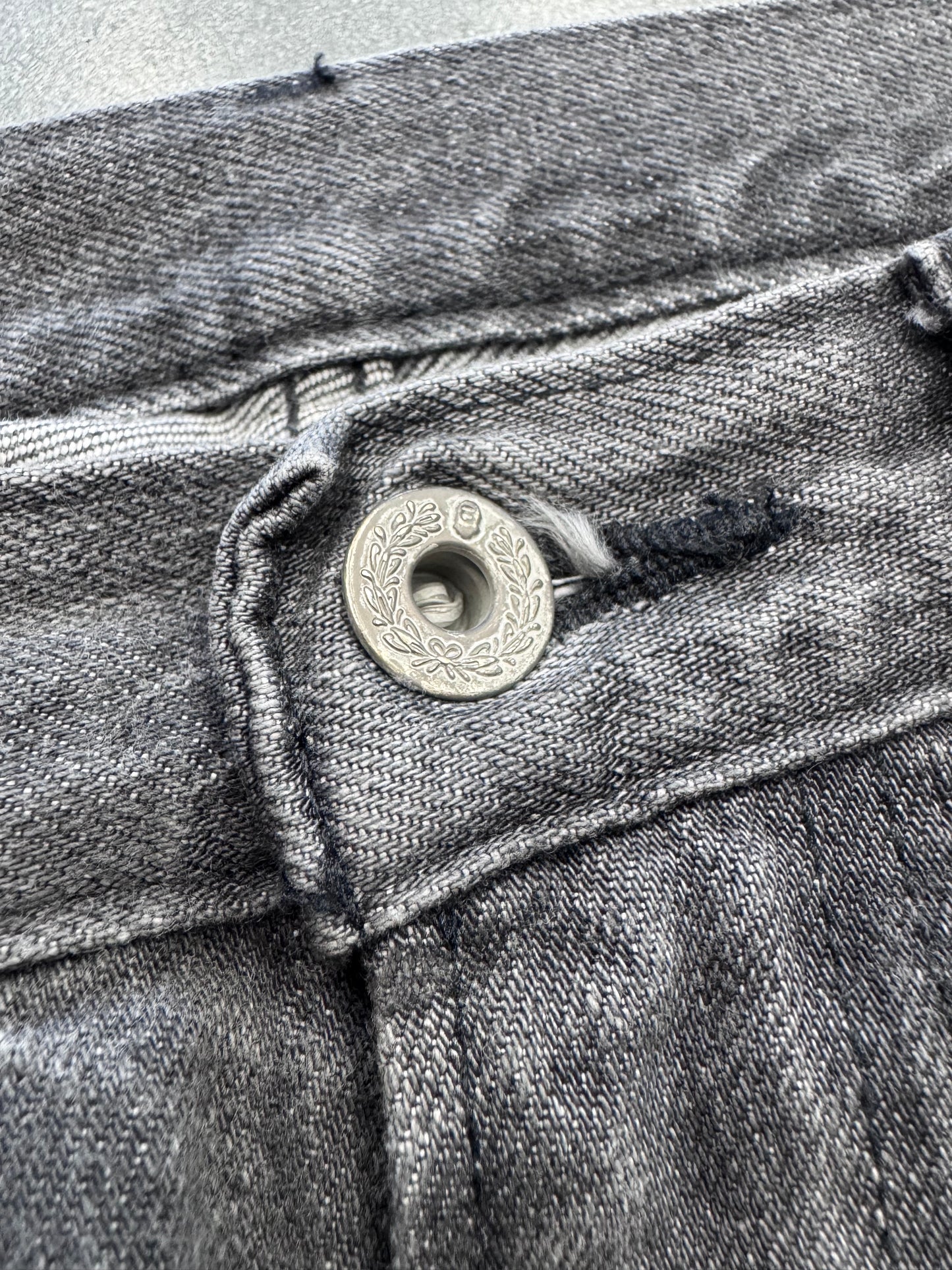 A BATHING APE BAPE HIGH TONE BLEACH REGULAR FIT DENIM PANTS MENS