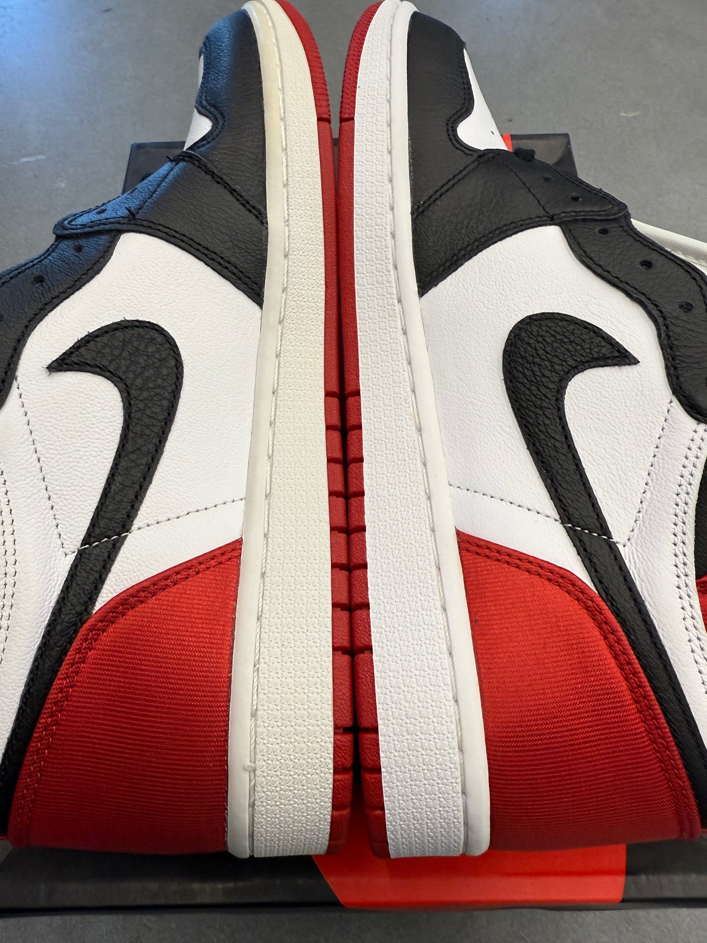 2019 W SIZE 12 JORDAN 1 RETRO HIGH SATIN BLACK TOE (WOMEN'S) (NEW WITH BOX)