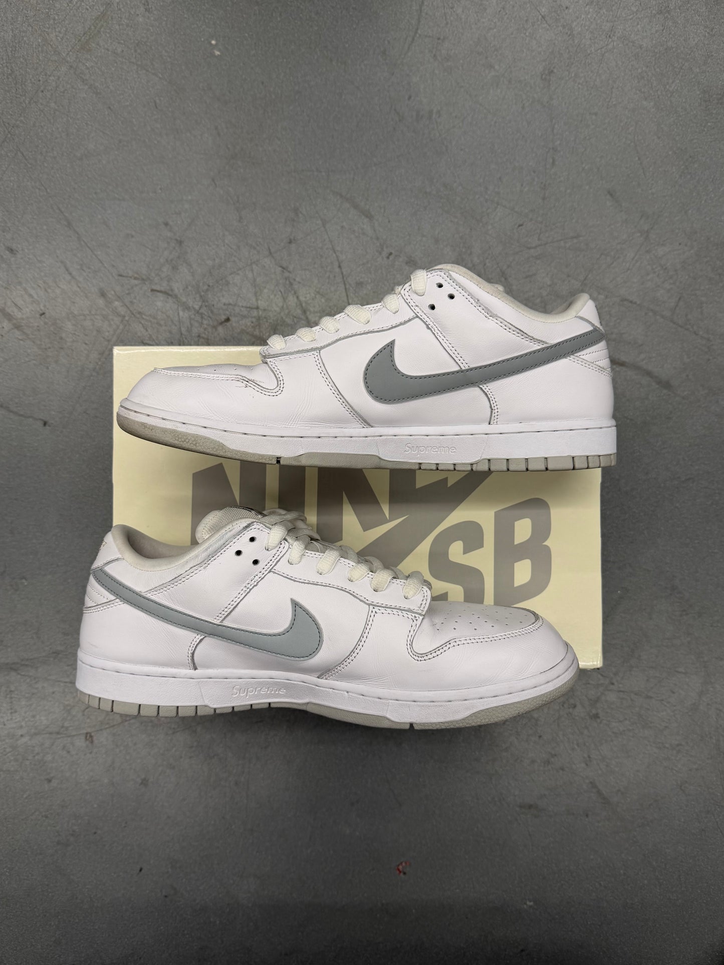 FW25 SIZE 13 SUPREME NIKE SB DUNK LOW OG QS 94 WHITE/SILVER (W/BOX)