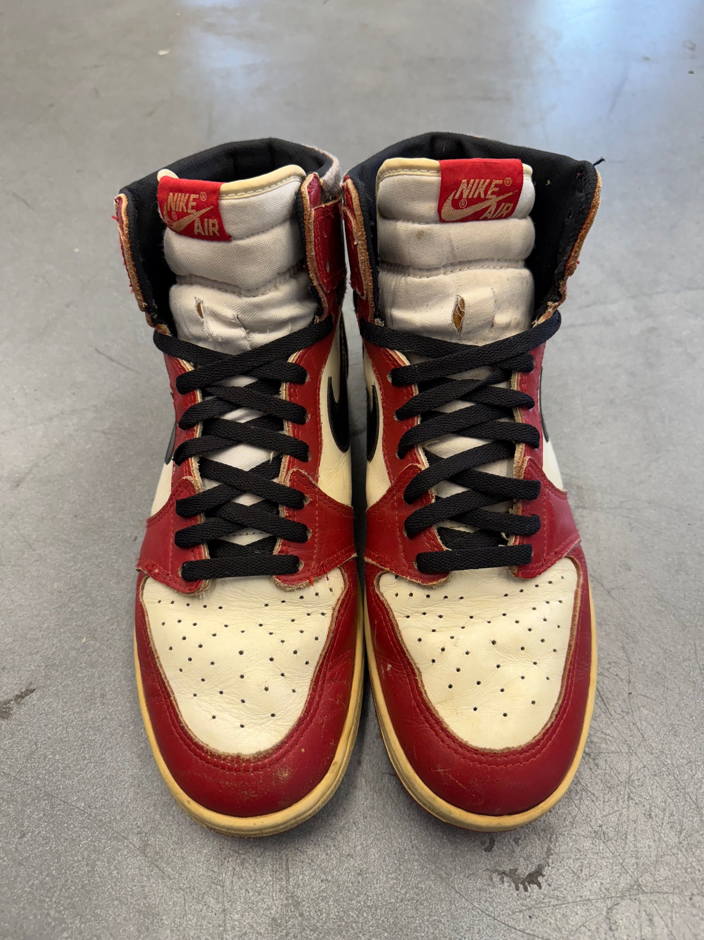 1985 SIZE 10.5 AIR JORDAN 1 CHICAGO (PRE-OWNED NO BOX)