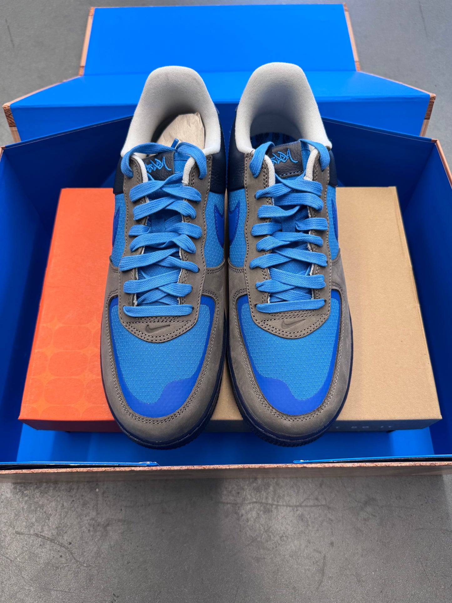 2024 SIZE 9.5 NIKE AIR MAX 95 & NIKE AIR FORCE 1 LOW STASH SPECIAL BOX (WITH POSTER) (SIGNED) (BRAND NEW OG ALL)