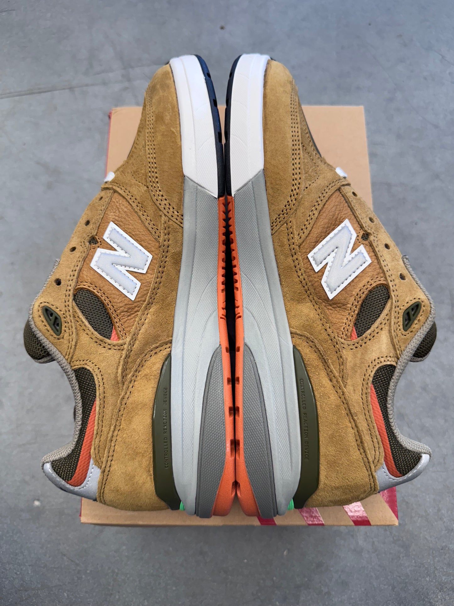 SIZE 10.5 NEW BALANCE NUMERIC 933 REYNOLDS BROWN & GREY SKATE SHOES (BRAND NEW WITH BOX)