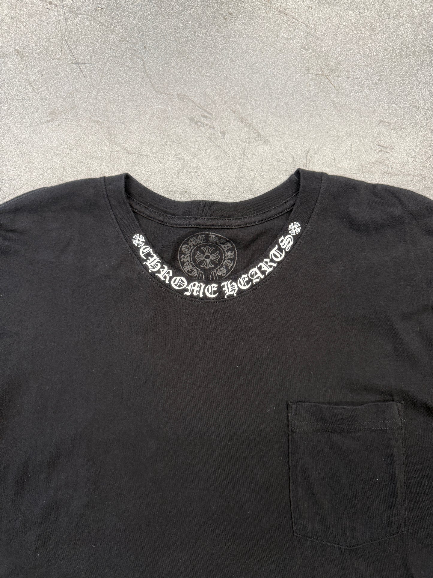 CHROME HEARTS COLLAR PRINT POCKET TEE