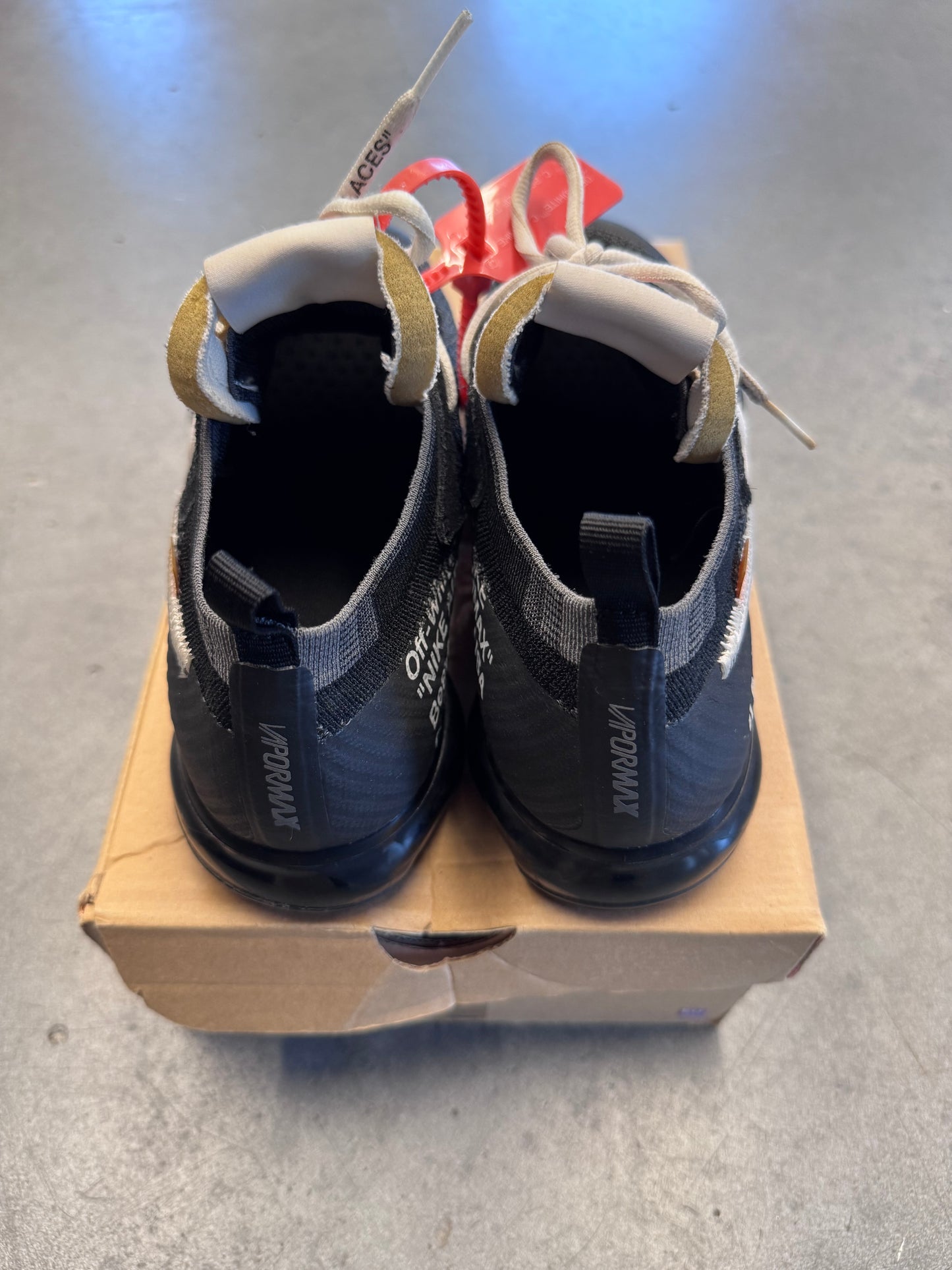 2017 SIZE 9 OFF-WHITE X NIKE THE TEN VAPORMAX (PRE OWNED WITH BOX AND ZIP TIE NO EXTRA LACES)